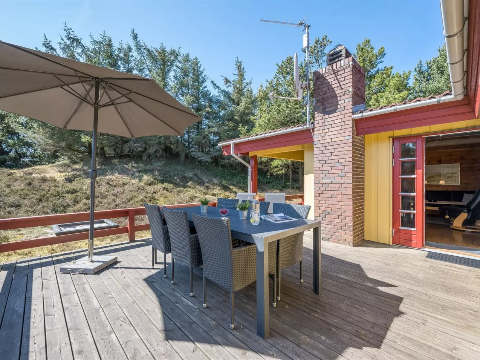 "Yaris" - 800m to the fjord-Outside