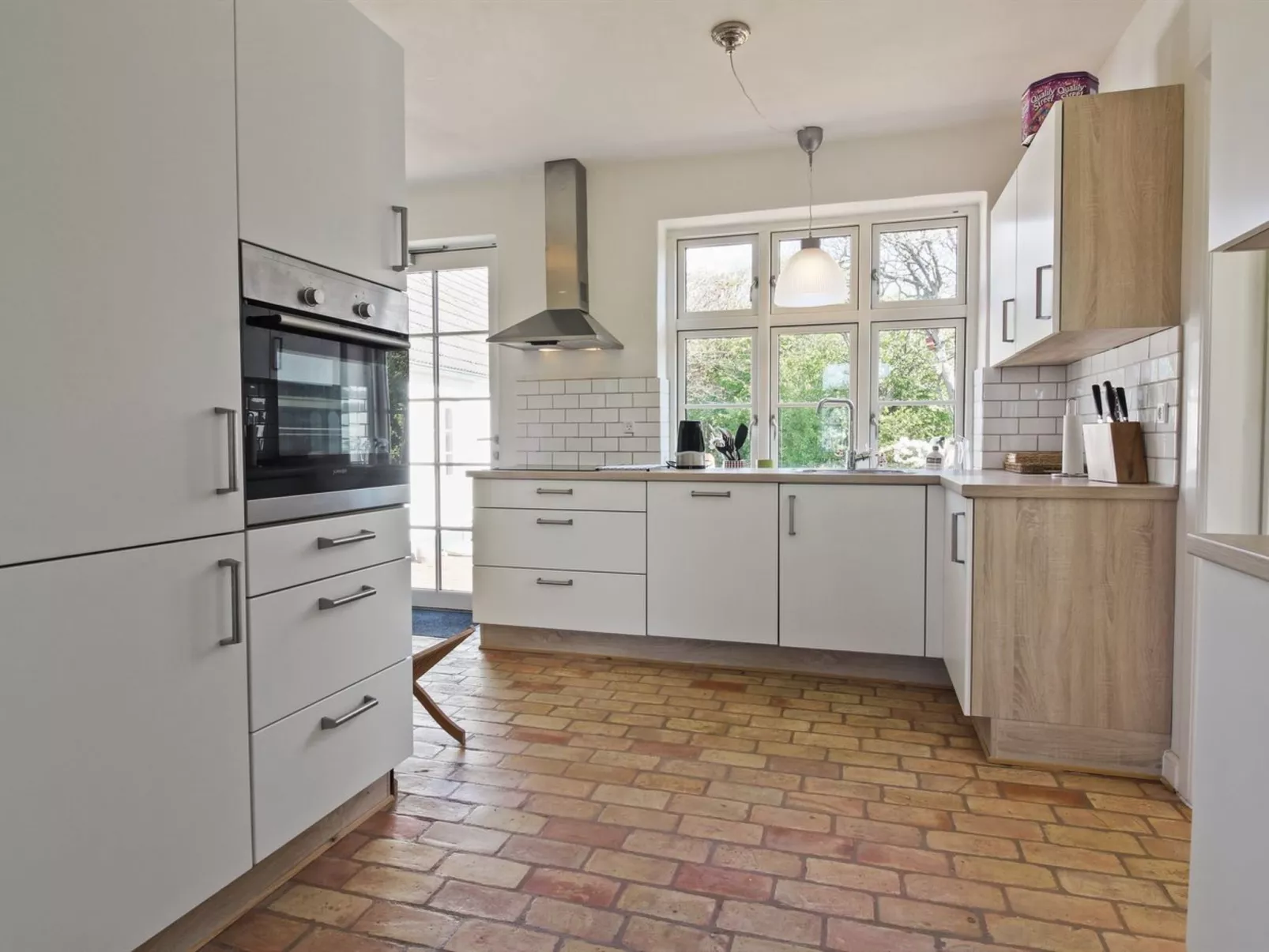 "Lilli" - 2km to the fjord-Drinnen