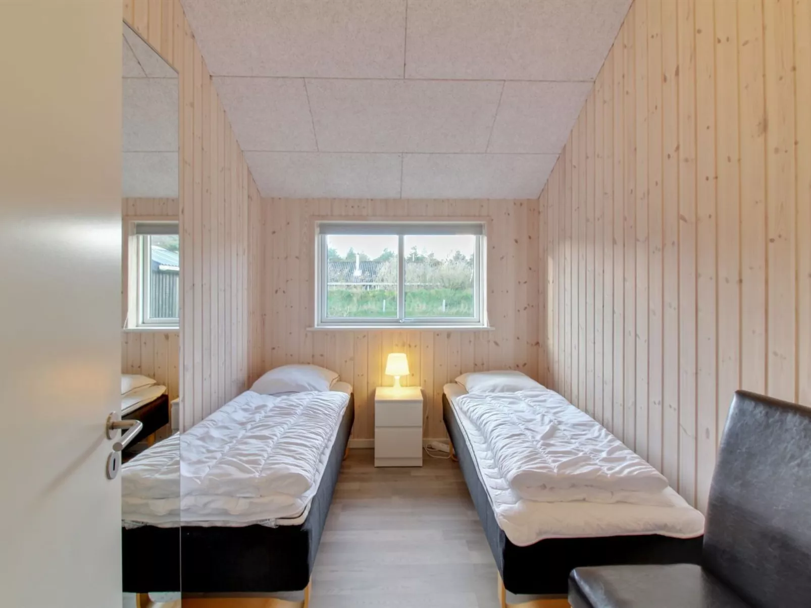 "Ethel" - 1.5km to the fjord-Drinnen