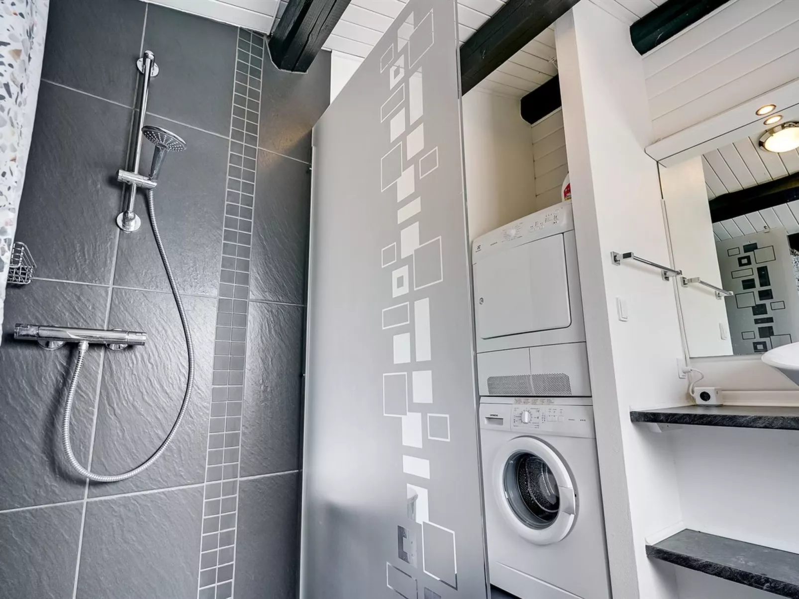 "Ølwir" - 400m to the fjord-Dedans