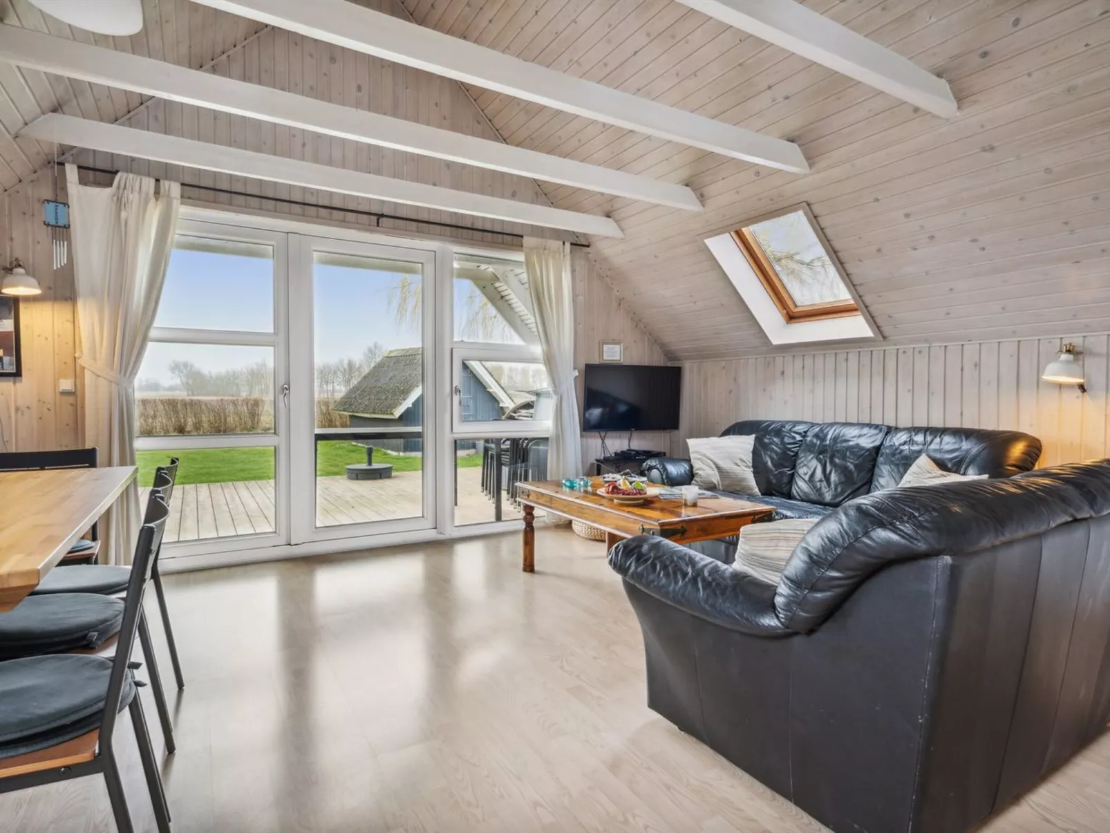 "Elbert" - 100m from the sea-Drinnen