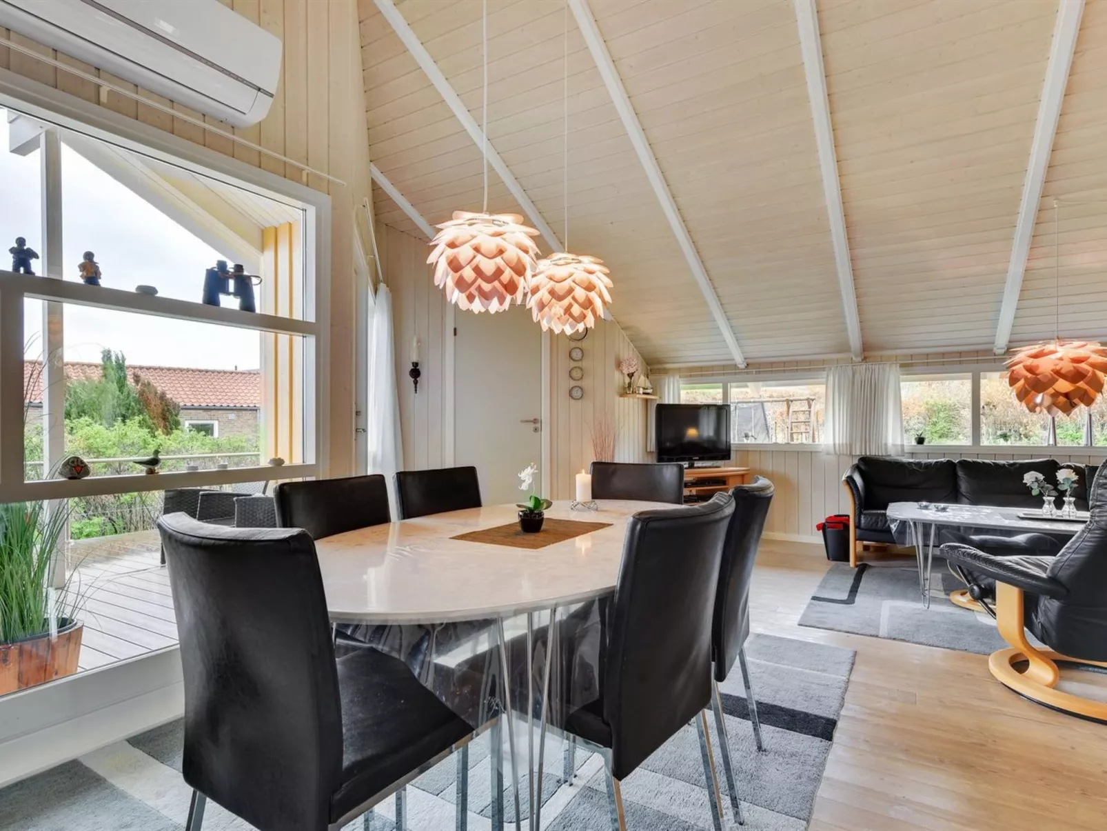 "Hwiting" - 200m from the sea-Inside