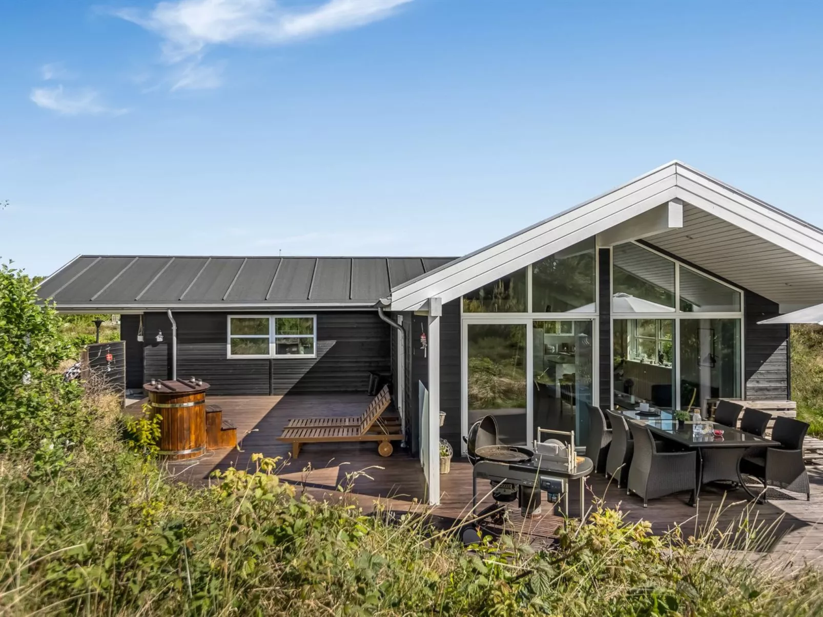 "Minke" - 2.2km from the sea-Outside