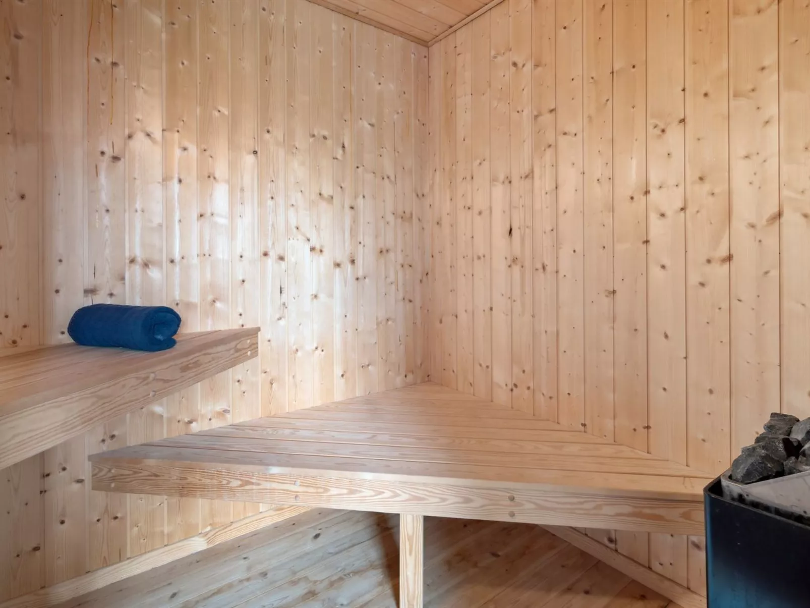 "Arnod" - 400m from the sea-Dedans