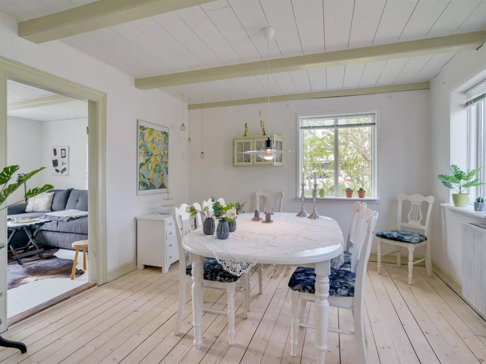 "Nevis" - 1.5km from the sea-Inside