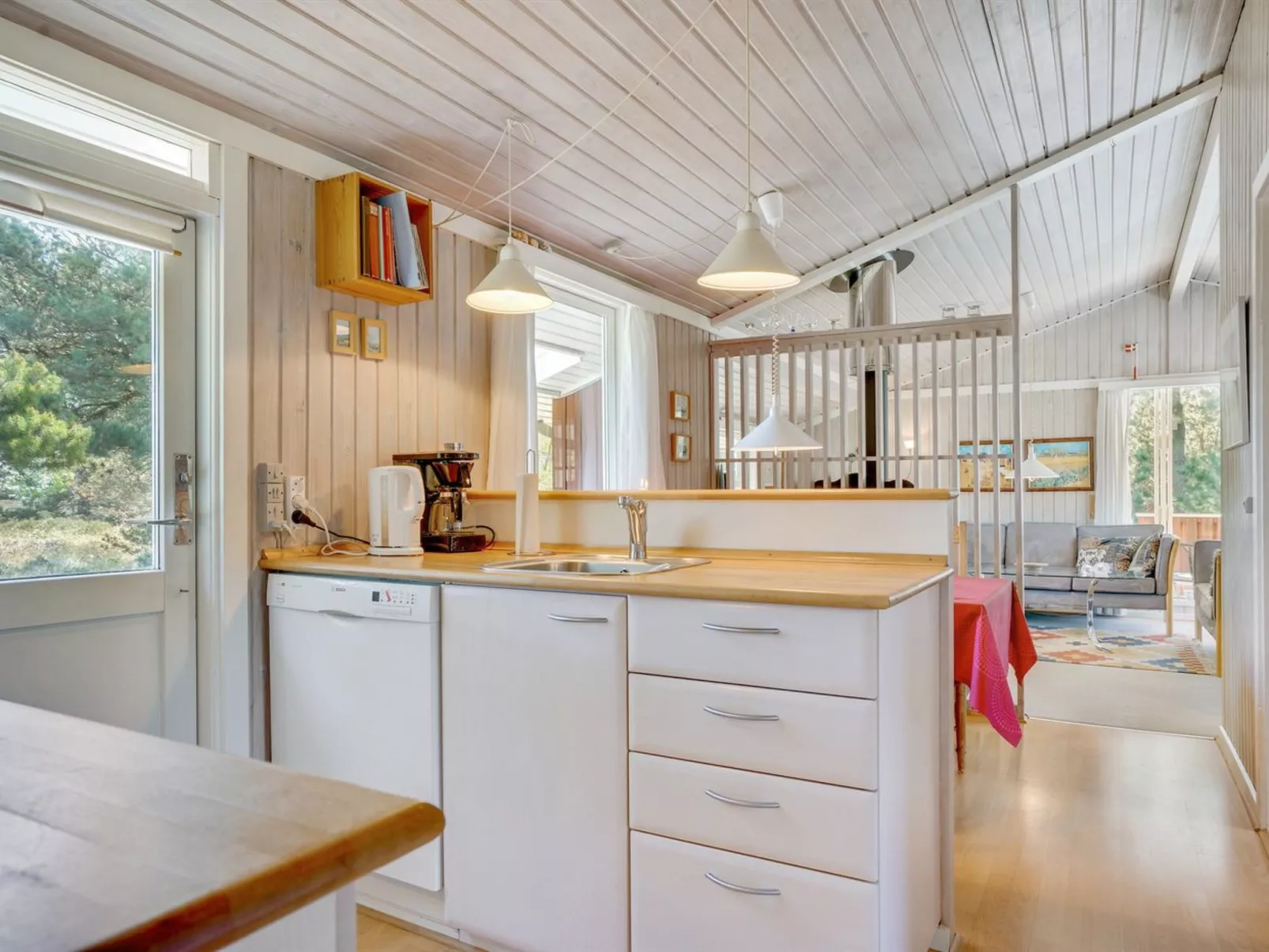 "Hrefna" - 350m from the sea-Drinnen