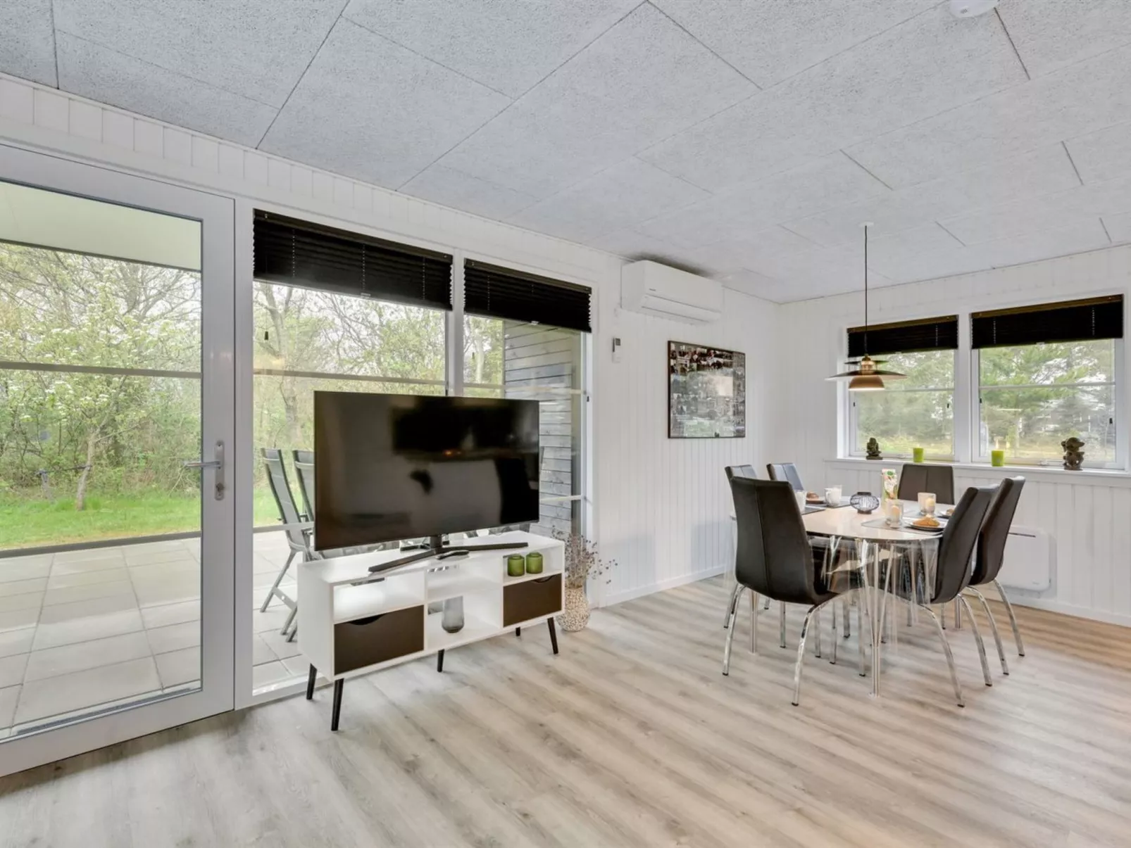 "Øn" -  from the sea-Inside