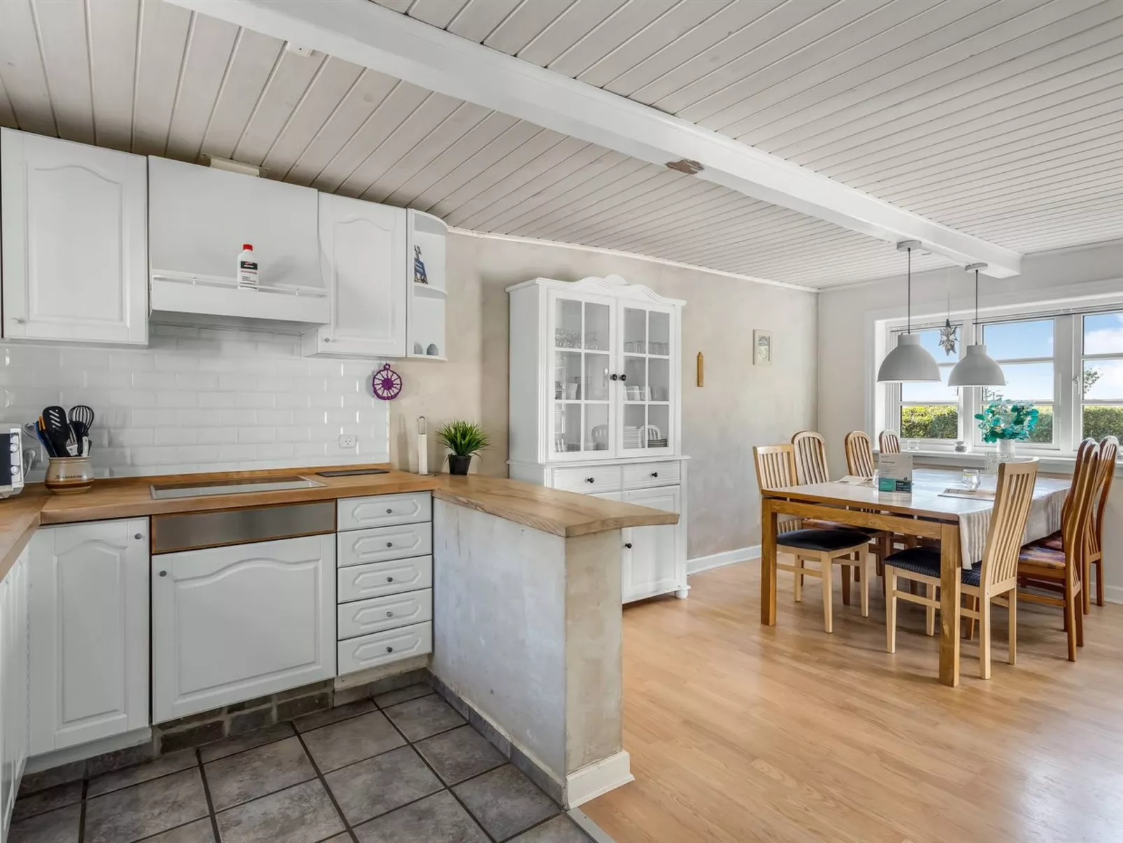 "Merrit" - 4.6km to the fjord-Inside