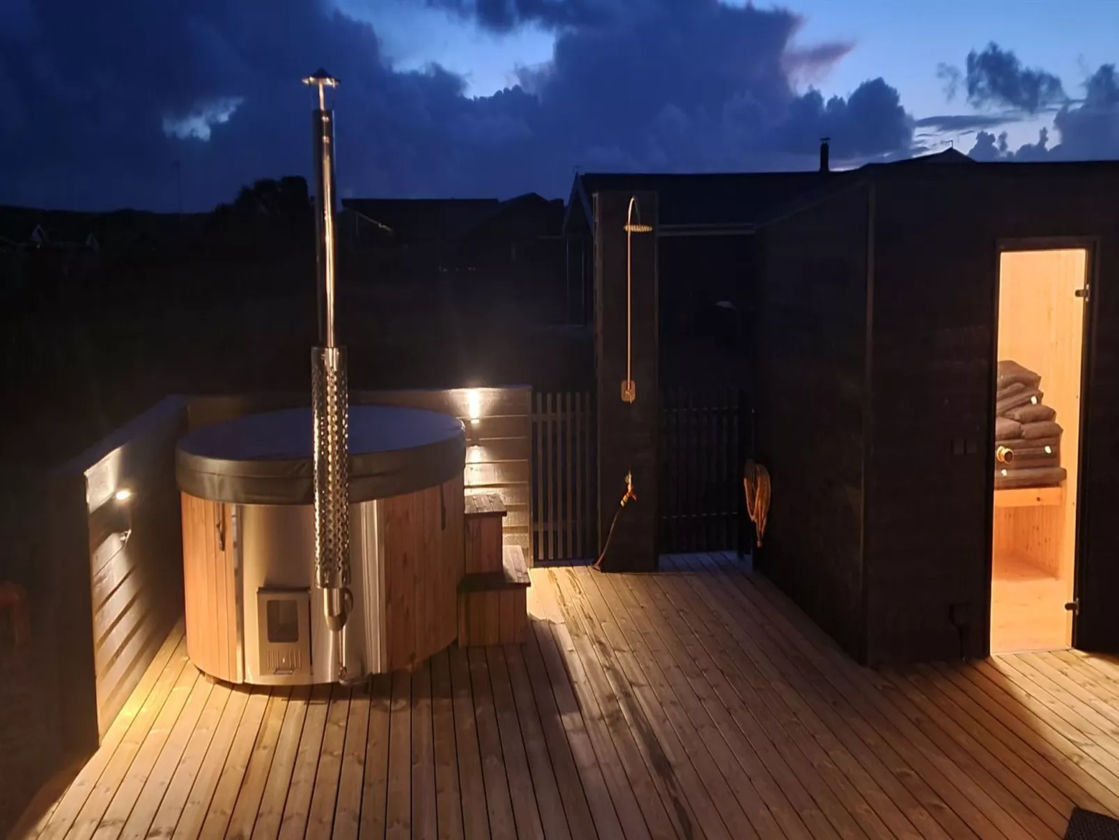 "Tola" - 450m from the sea-Draußen