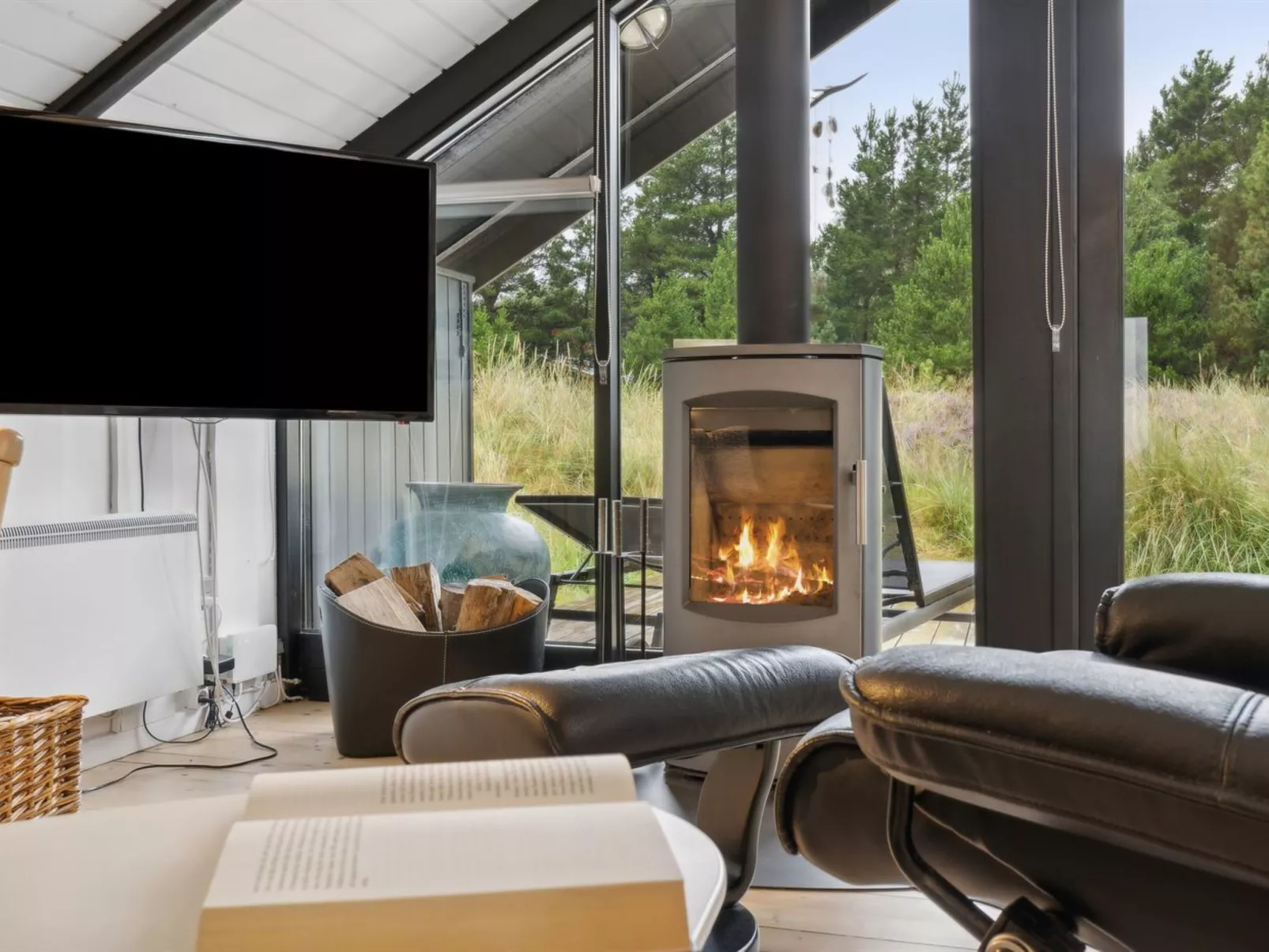 "Torbjörn" - 1.1km from the sea-Dedans