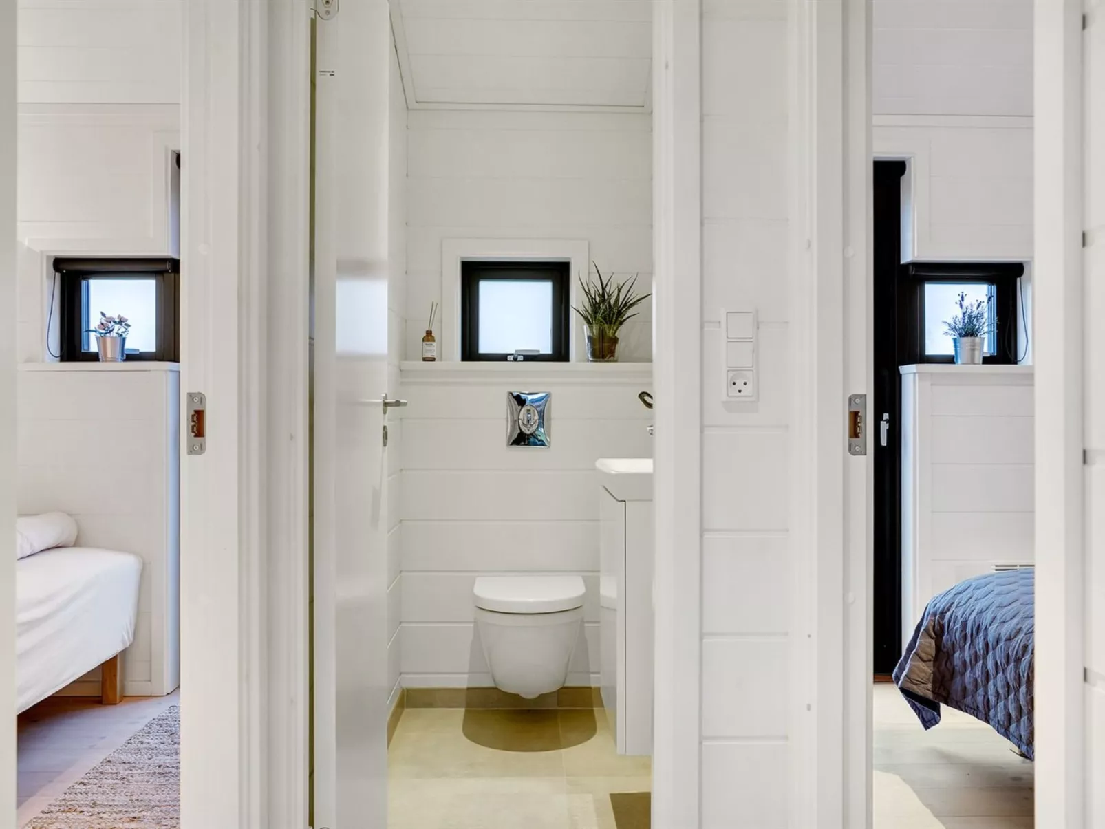 "Kjell" - 100m from the sea-Drinnen