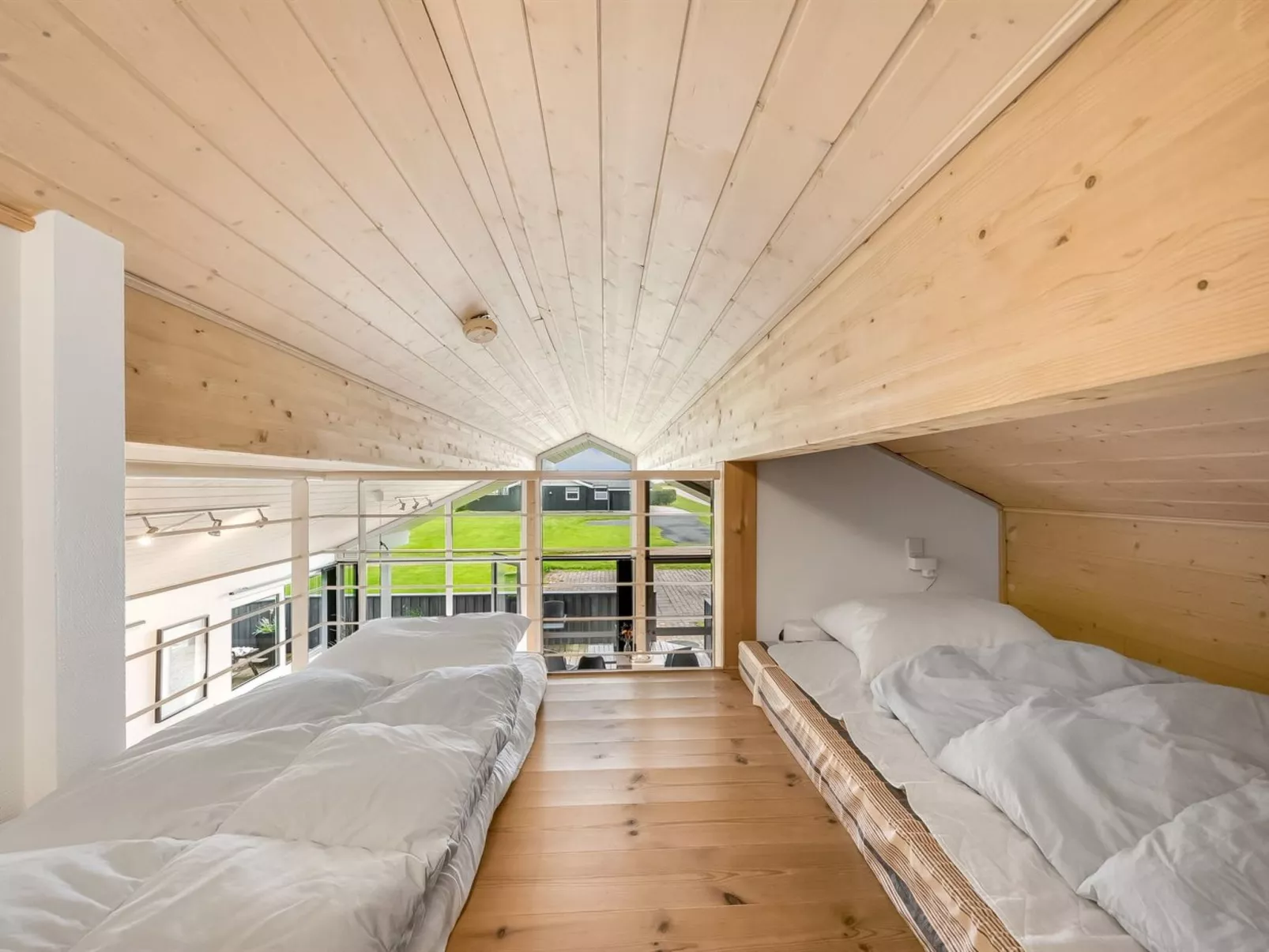 "Samuil" - 300m to the fjord-Dedans