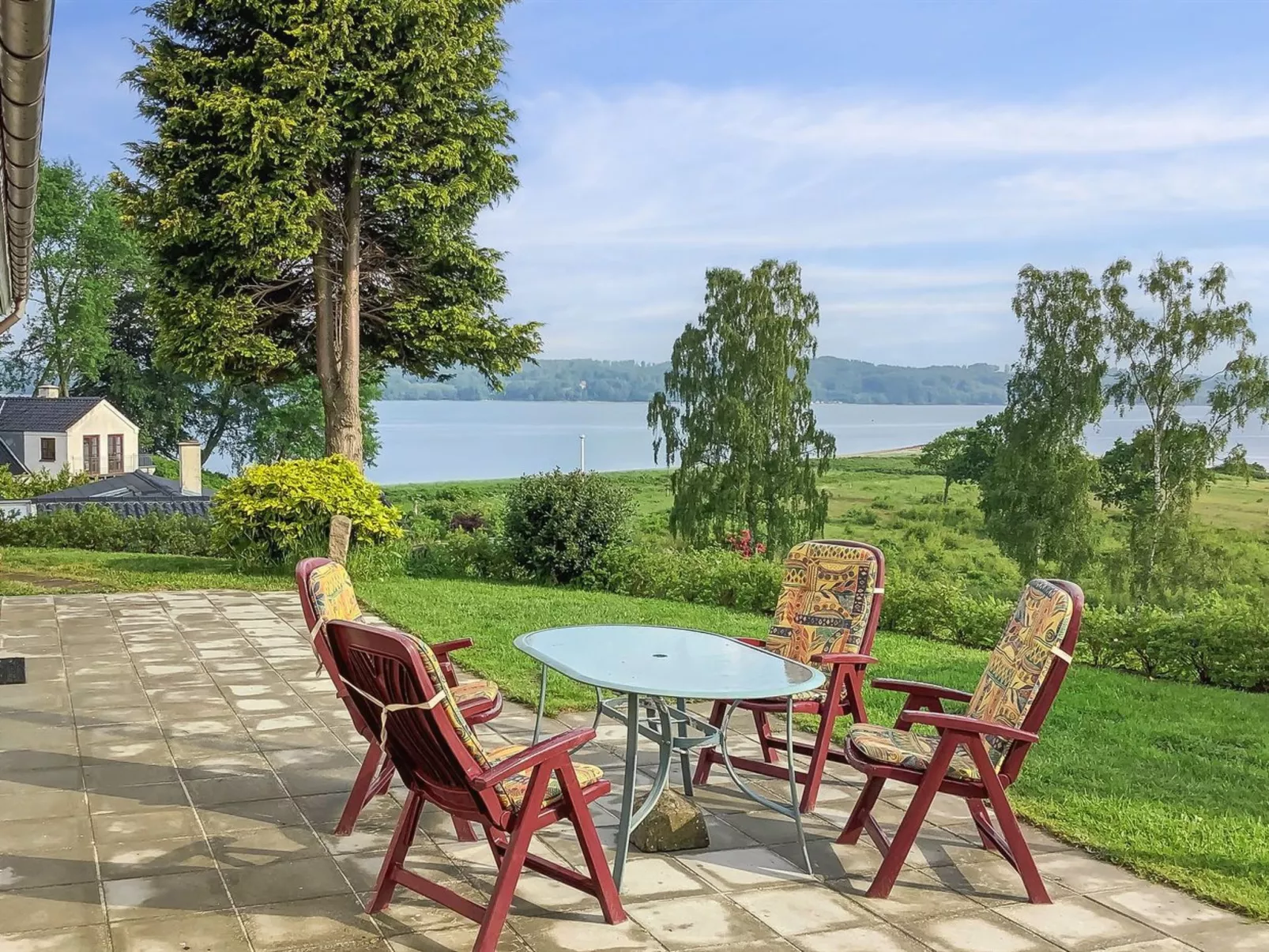 "Launo" - 150m to the fjord-Outside