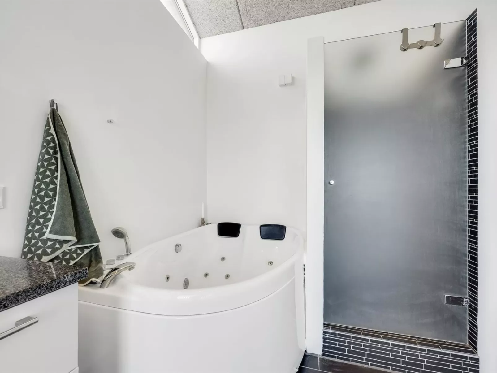 "Antonie" - 95m from the sea-Drinnen