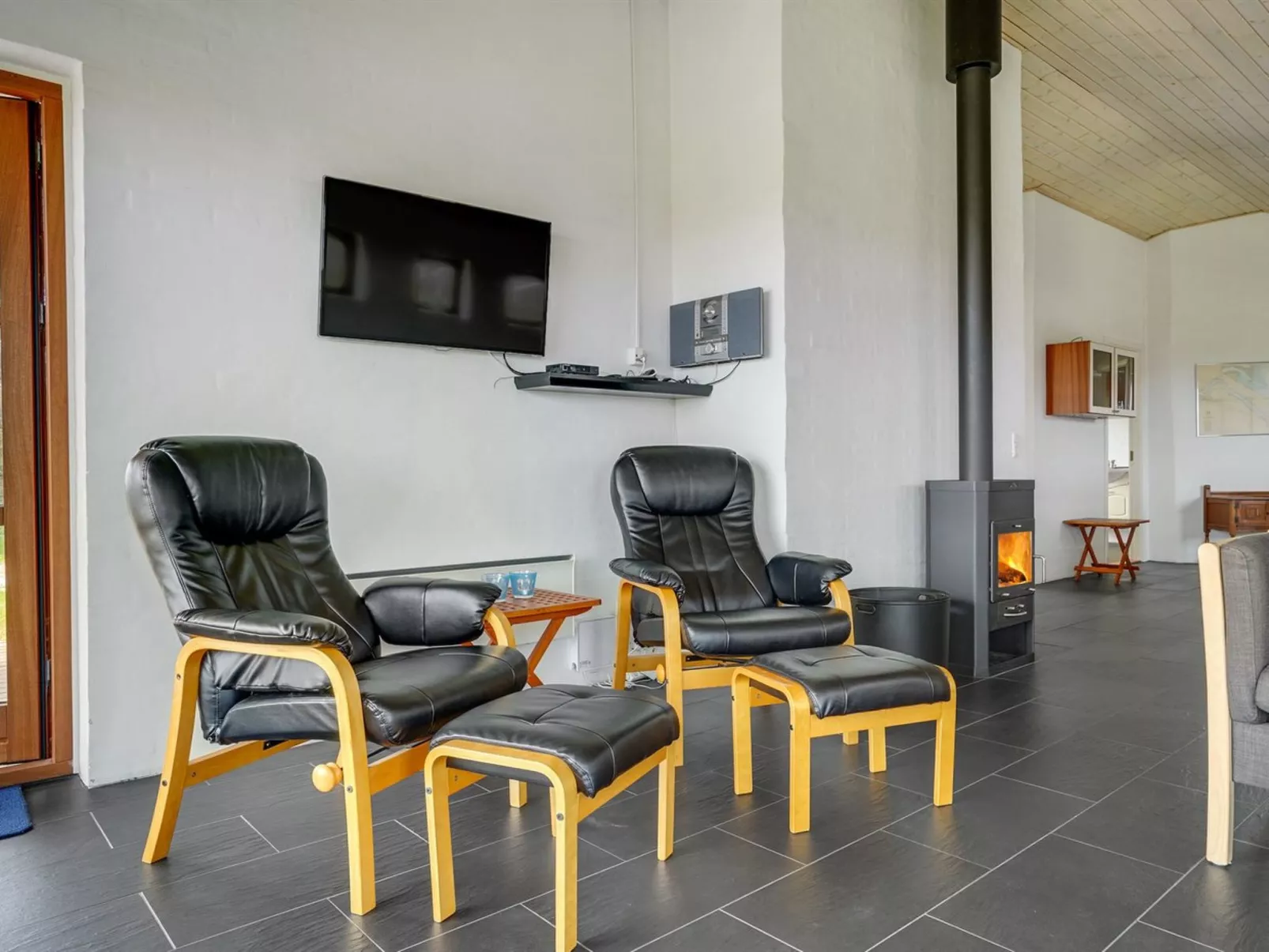 "Roope" - 50m from the sea-Drinnen