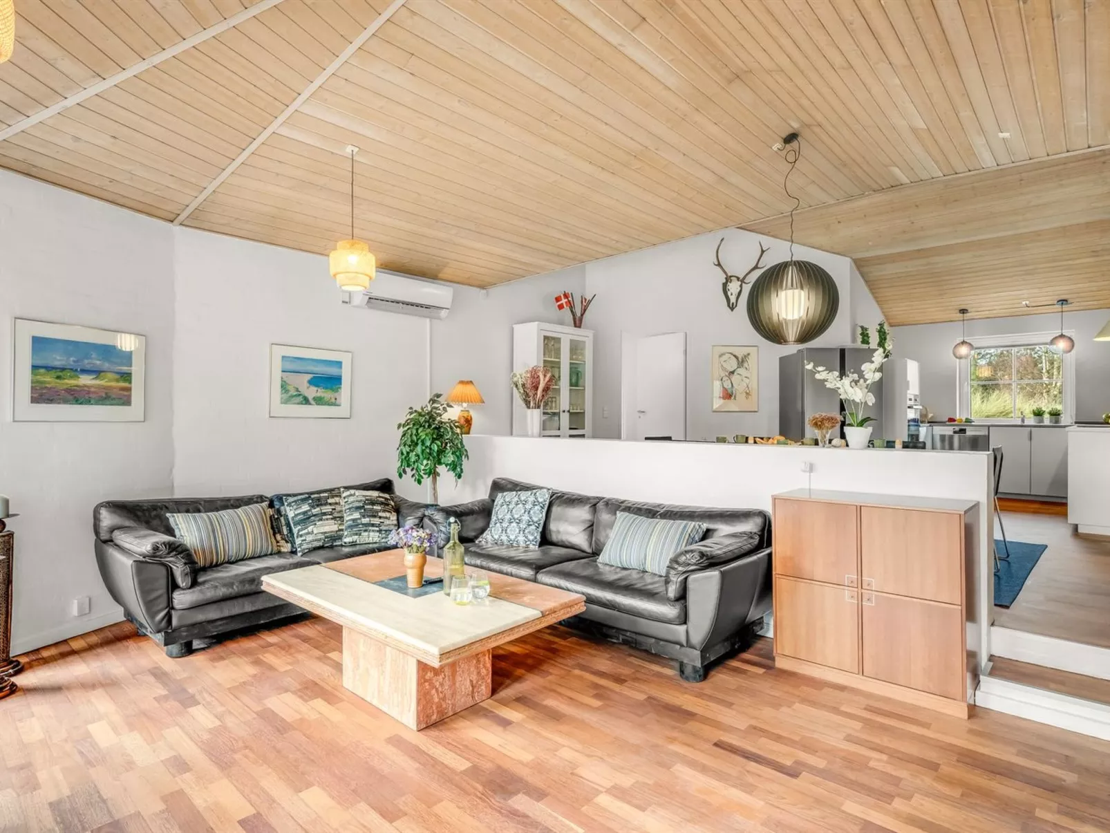 "Ingmund" - 2km from the sea-Inside