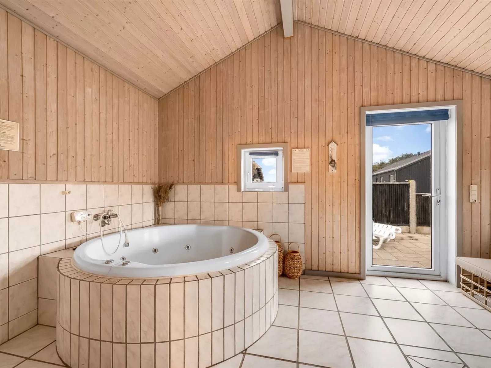 "Elnur" - 100m from the sea-Inside