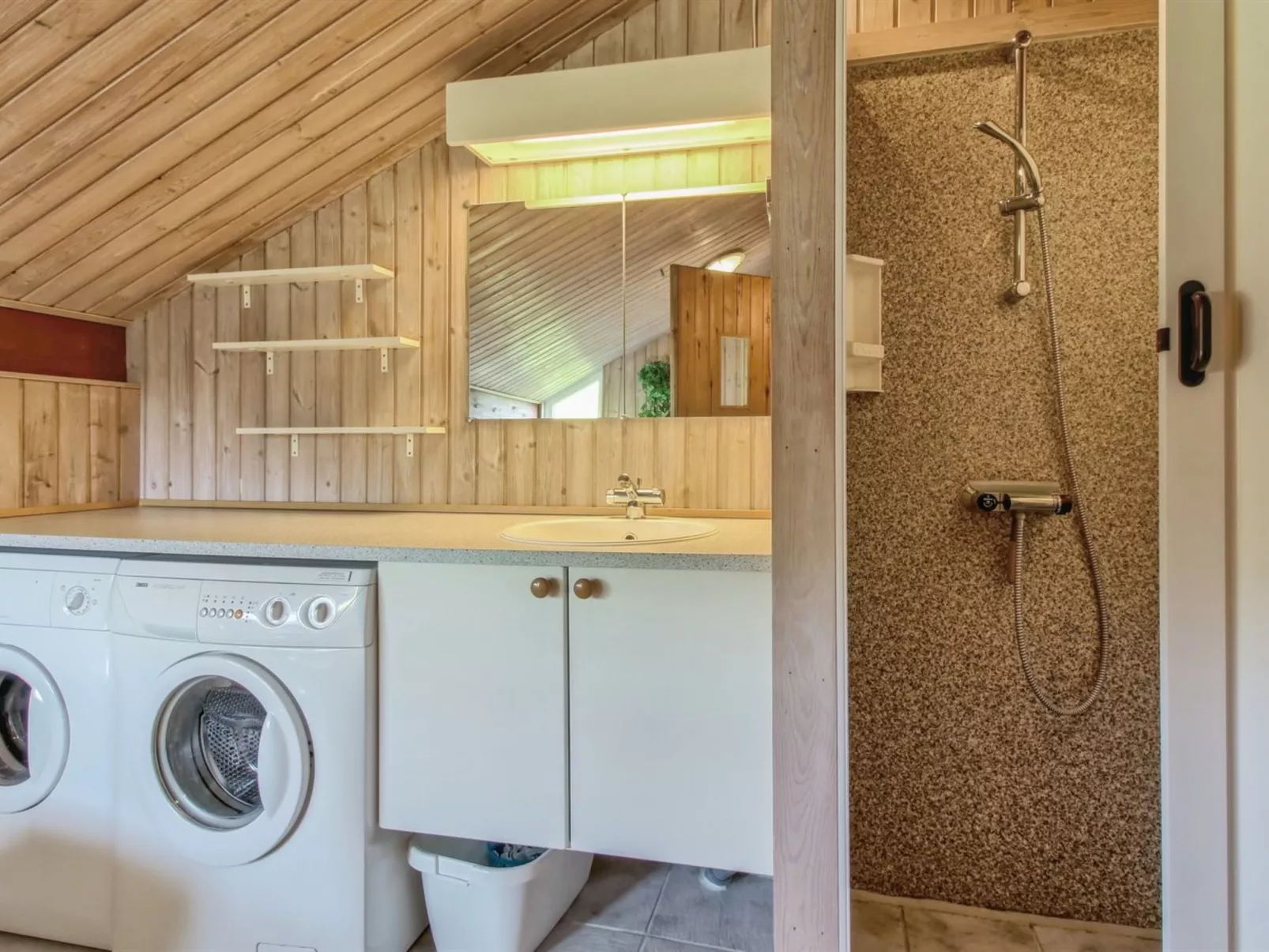 "Menka" - 1.3km from the sea-Drinnen