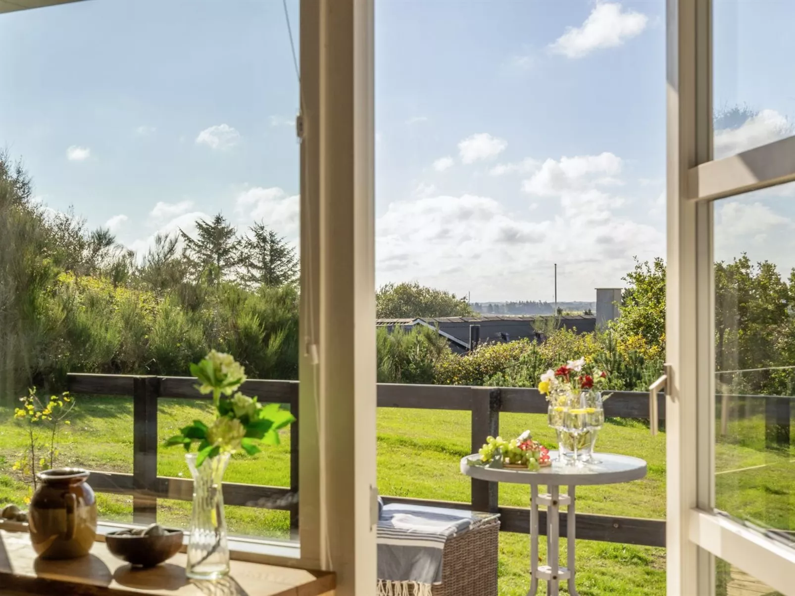 "Tomine" - 500m to the fjord-Outside