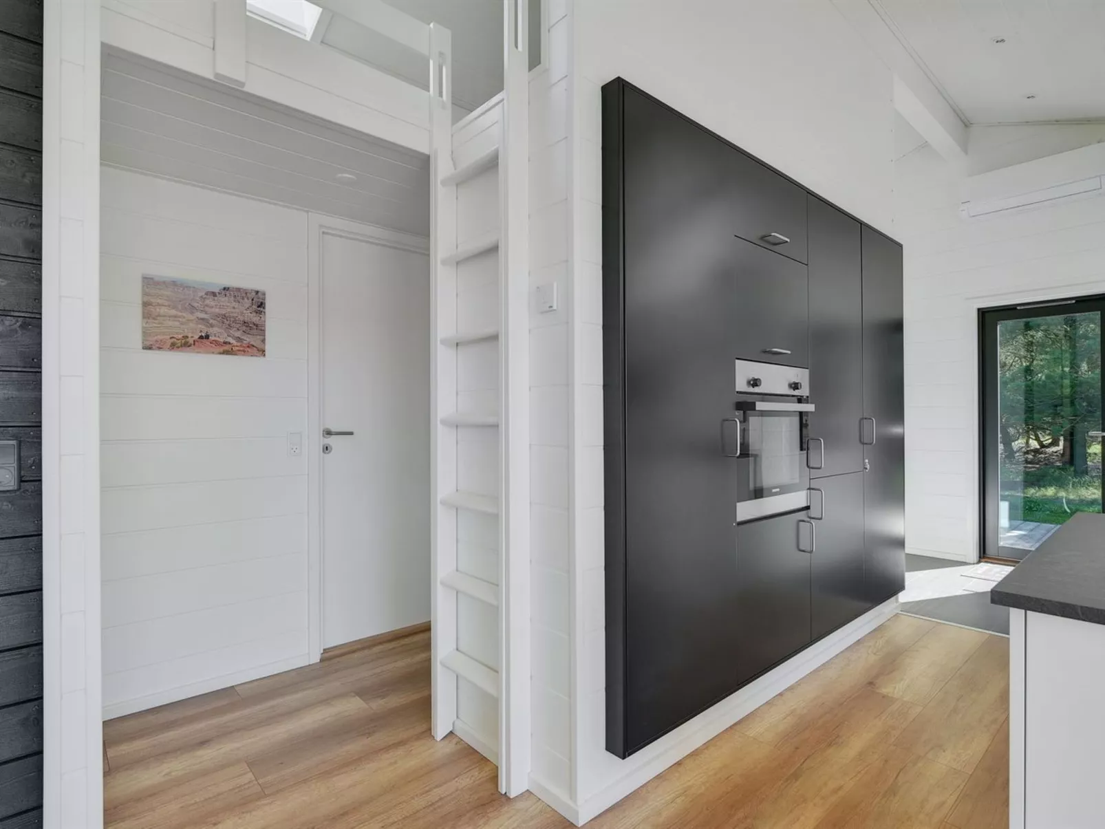 "Tea" - 2.7km from the sea-Dedans