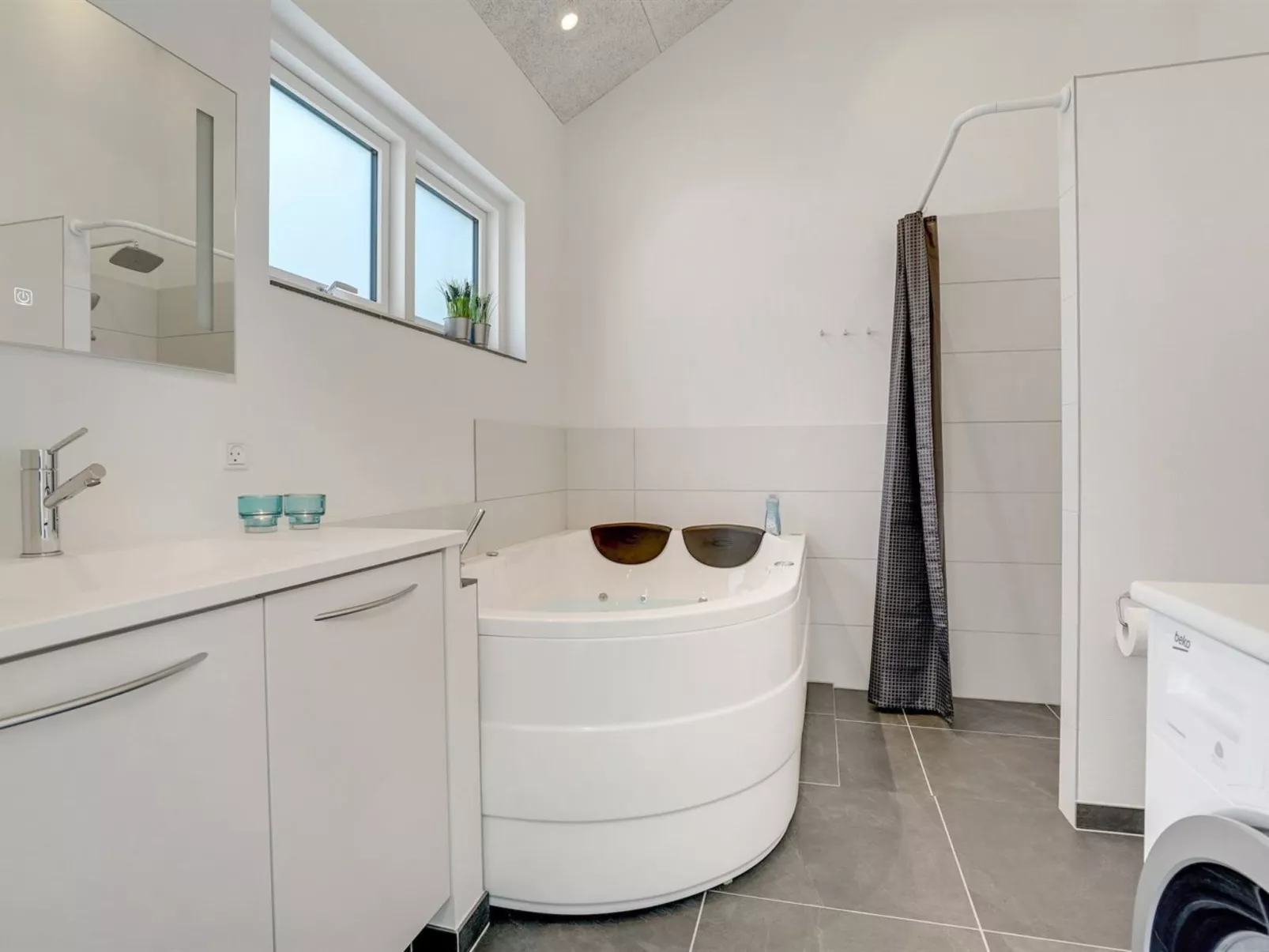 "Erk" - 700m from the sea-Inside