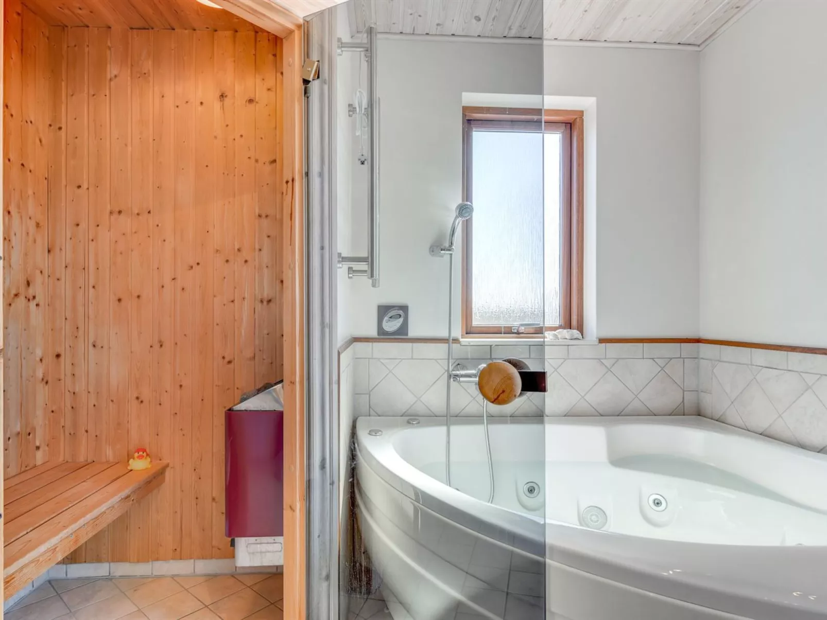 "Arngrim" - 100m from the sea-Inside