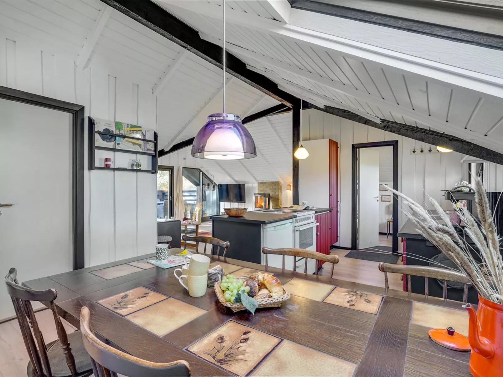 "Raita" - 350m to the fjord-Drinnen