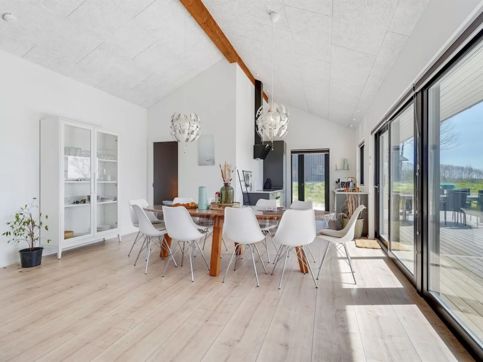 "Haley" - 150m from the sea-Dedans