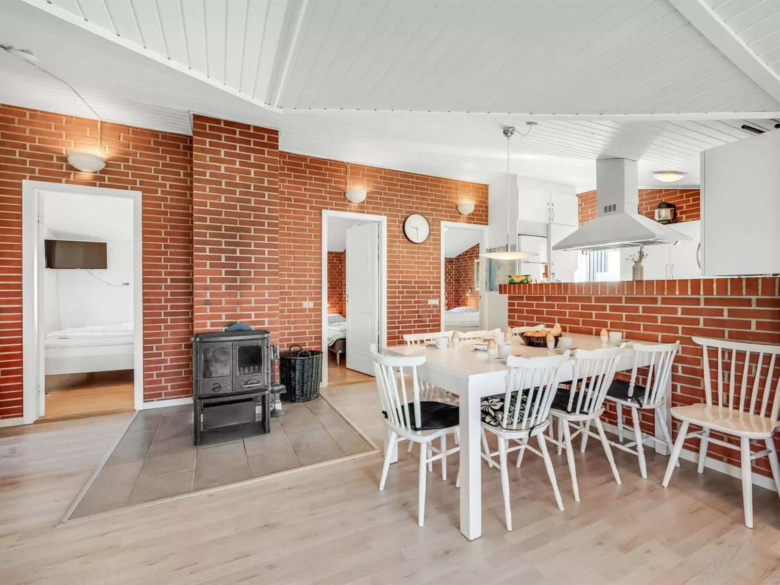 "Fia" -  from the sea-Drinnen