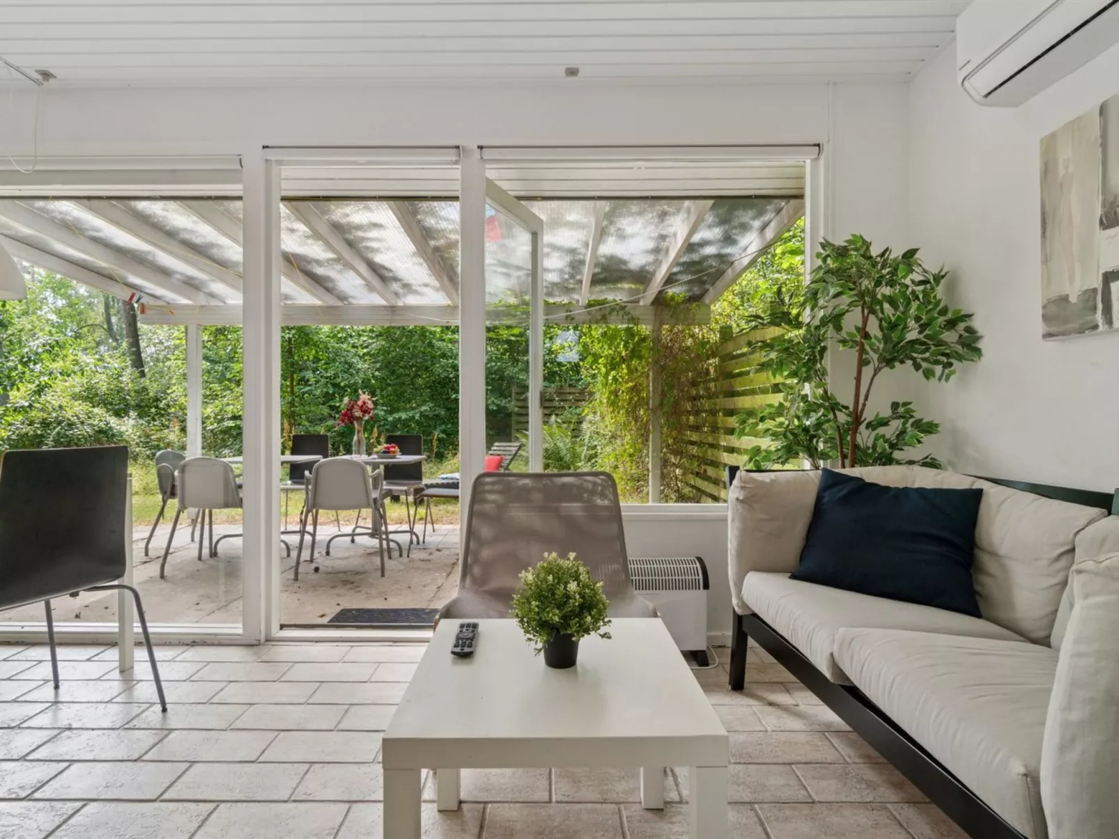 "Unker" - 800m from the sea-Dedans