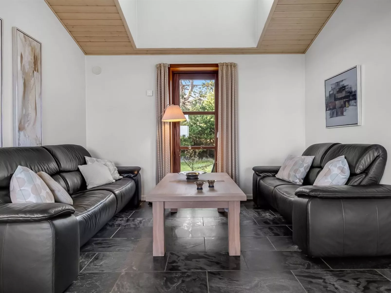 "Amundi" - 3.8km from the sea-Inside