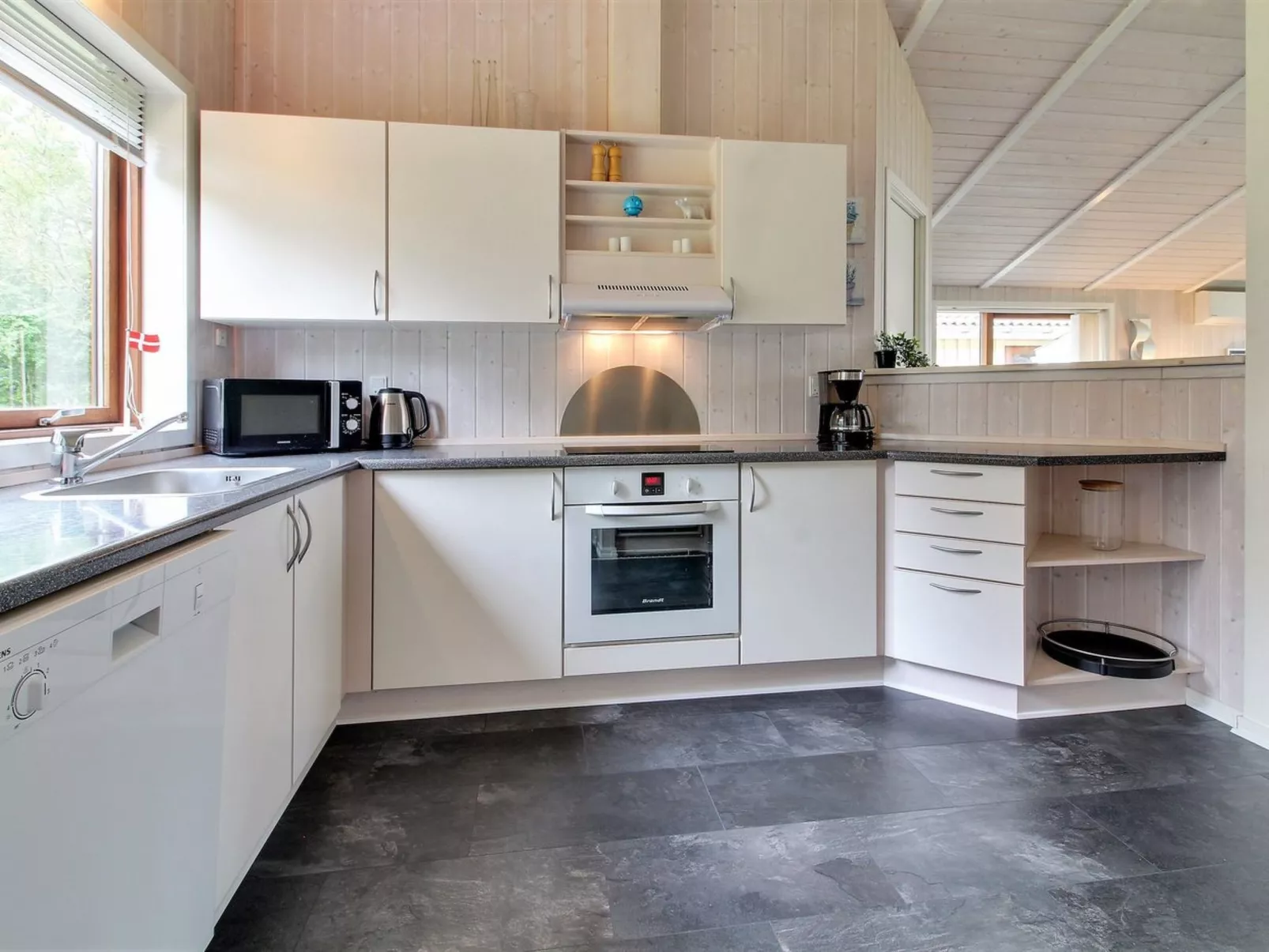 "Arvi" - 30km from the sea-Inside