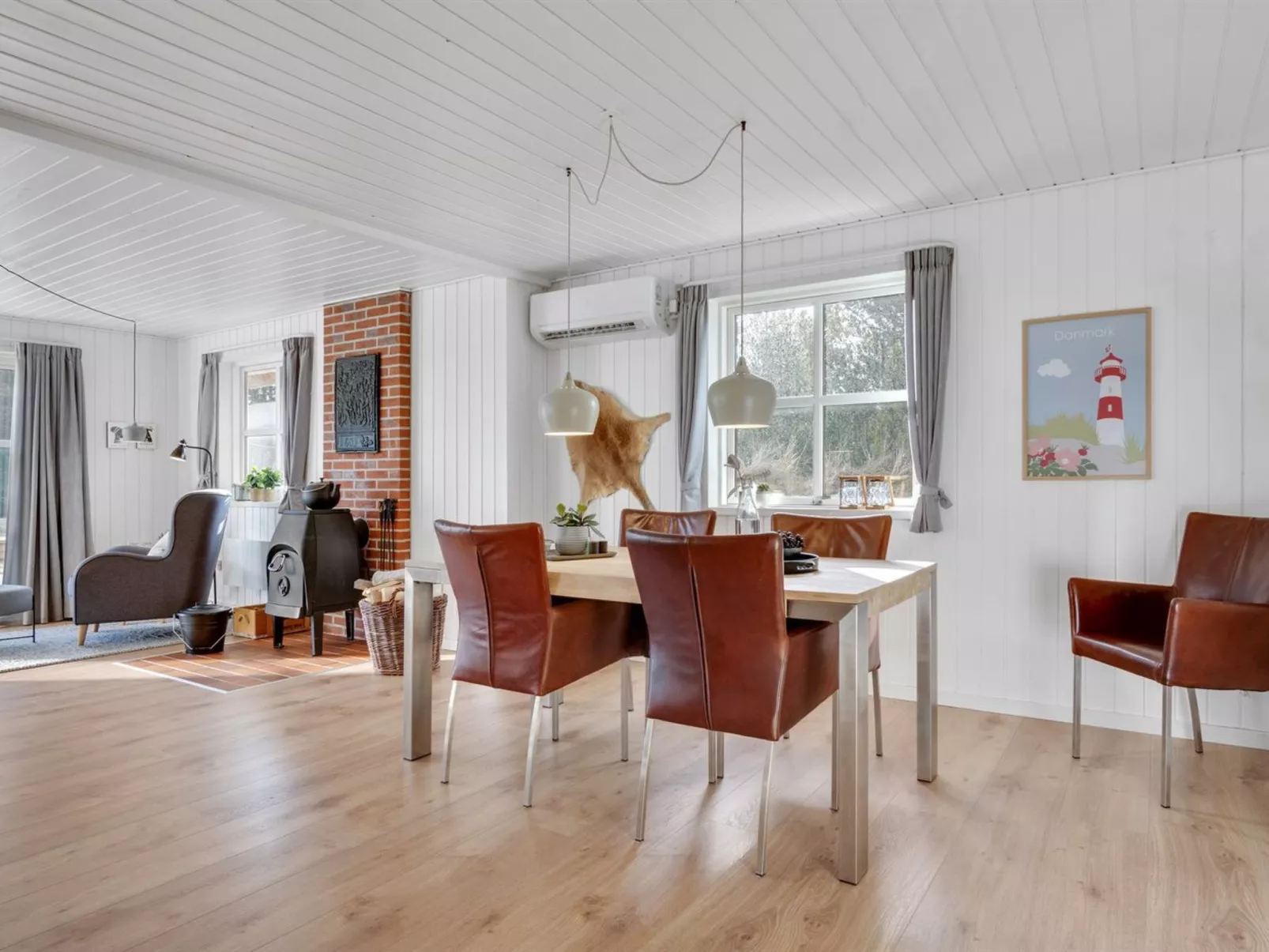 "Harpa" - 2.5km from the sea-Dedans