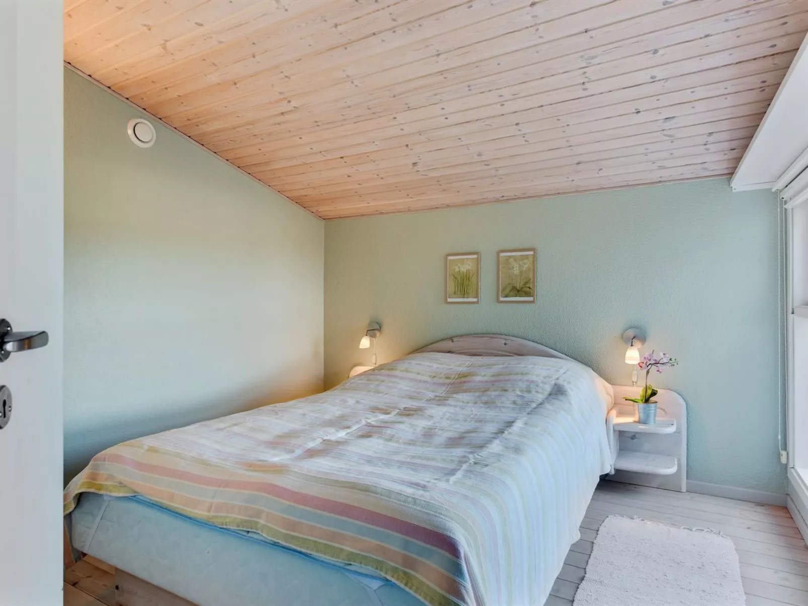 "Haraldina" - 350m to the fjord-Inside