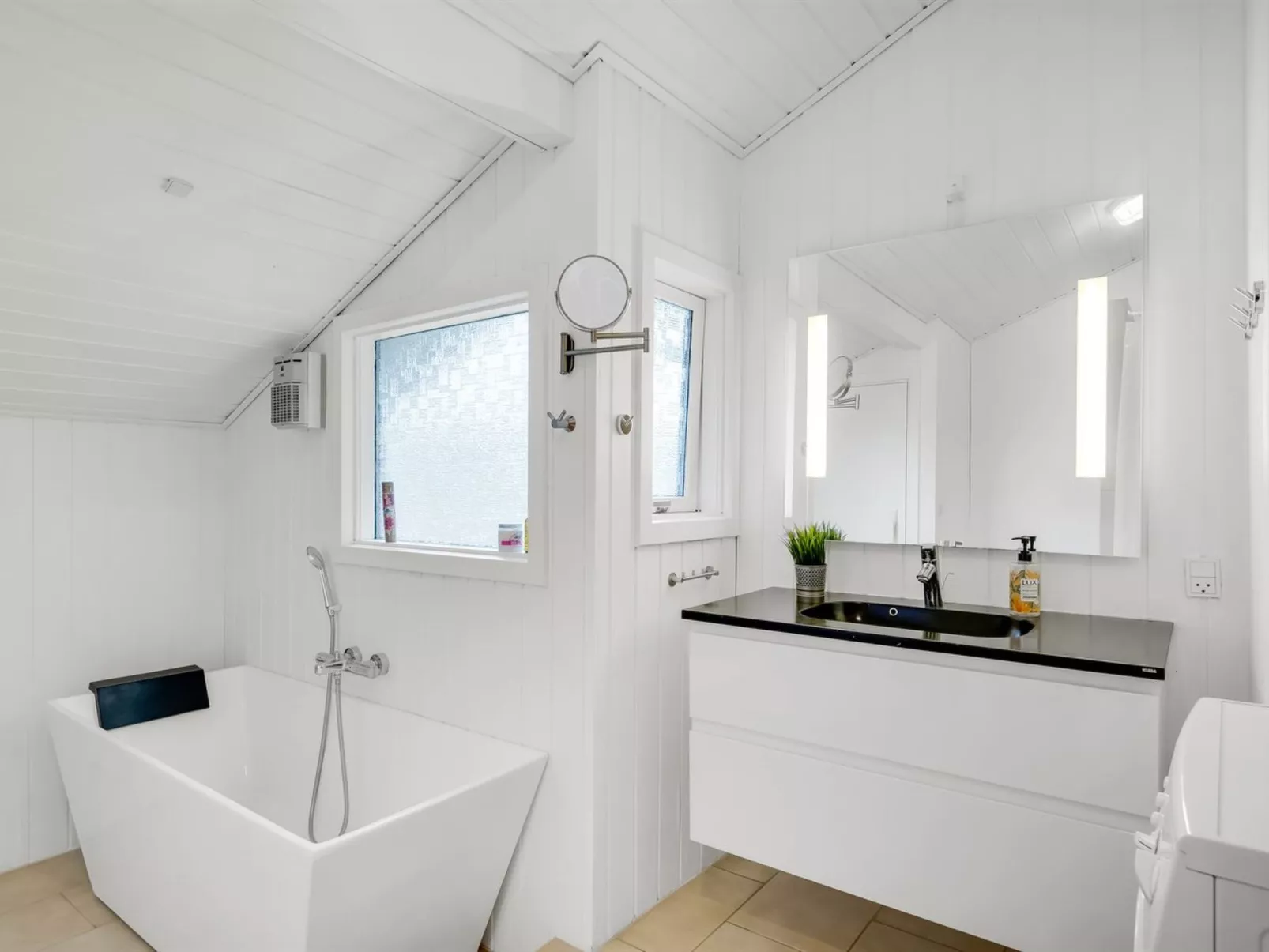 "Bothilda" - 660m from the sea-Inside