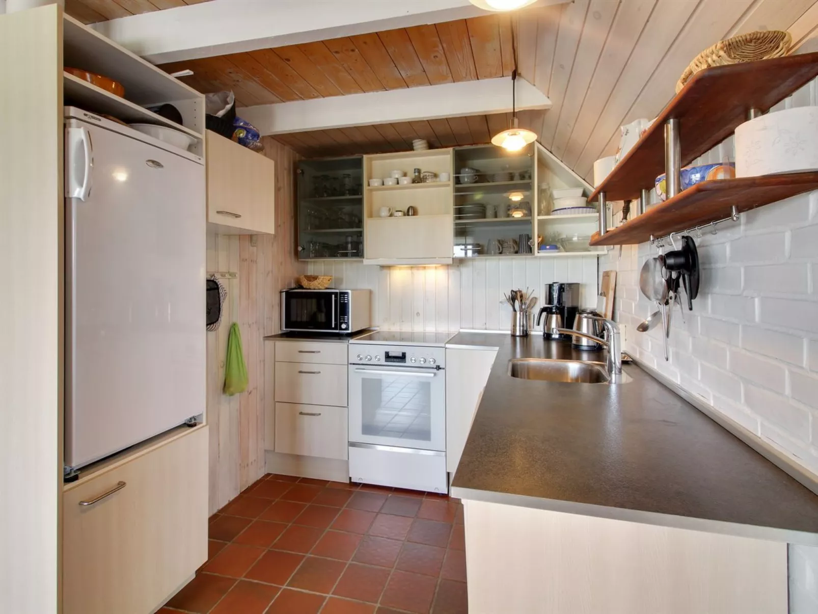 "Sys" - 500m from the sea-Inside