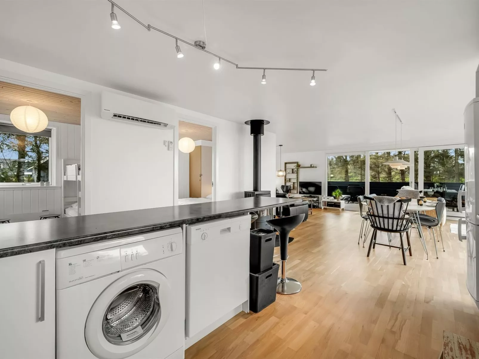 "Aleida" - 100m to the fjord-Inside