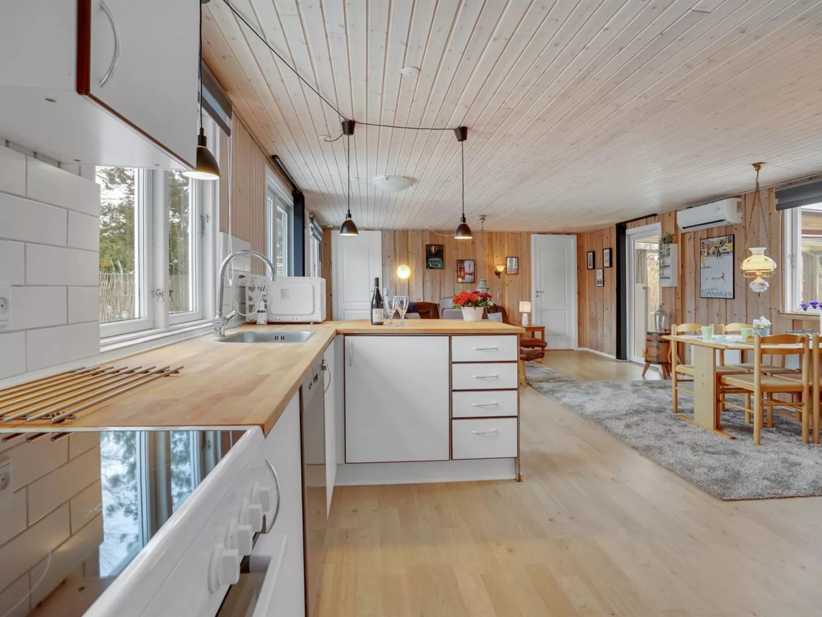 "Winona" - 300m from the sea-Drinnen