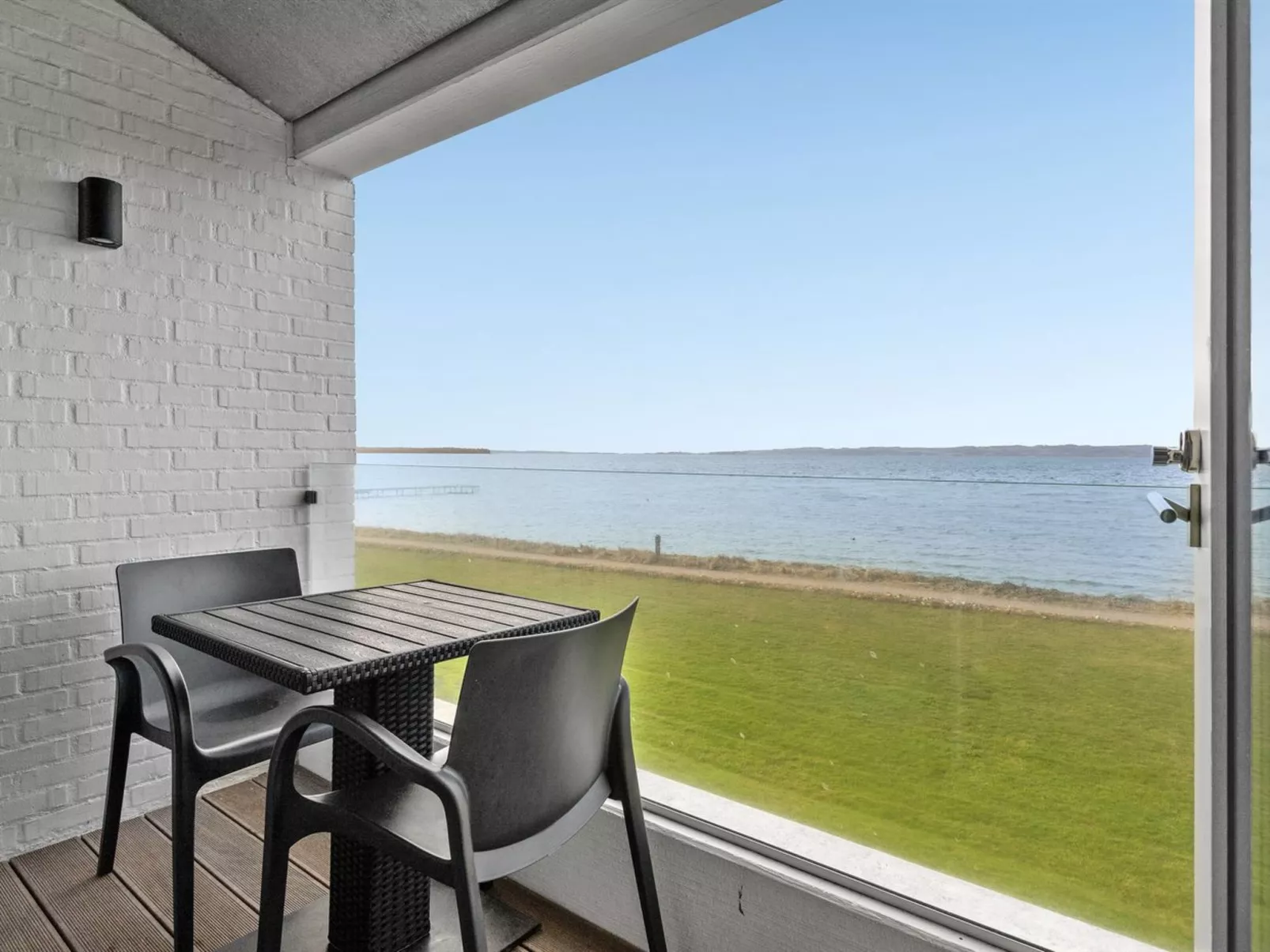 "Elvin" - 20m from the sea-Outside