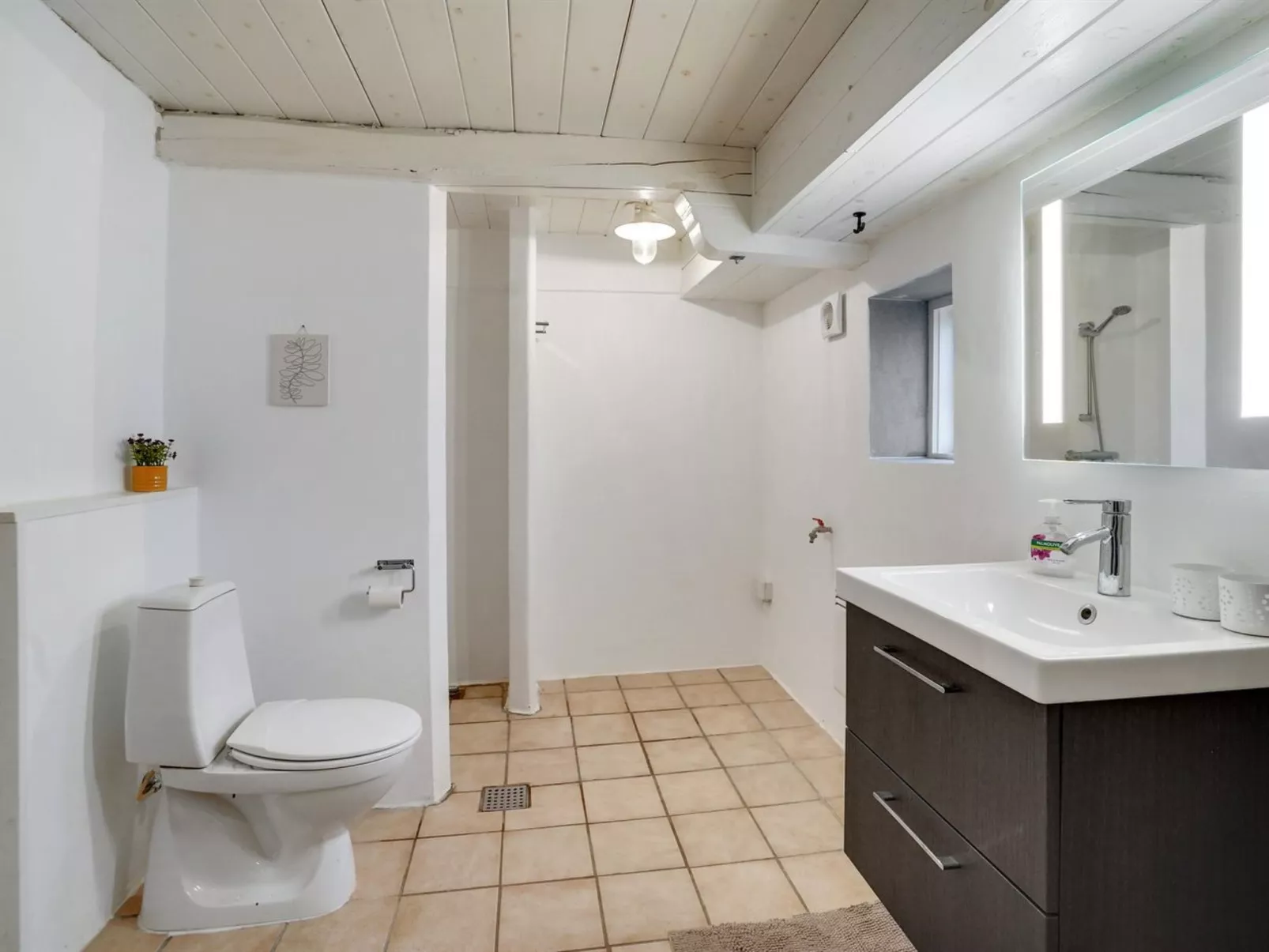 "Aughe" - 25km from the sea-Drinnen