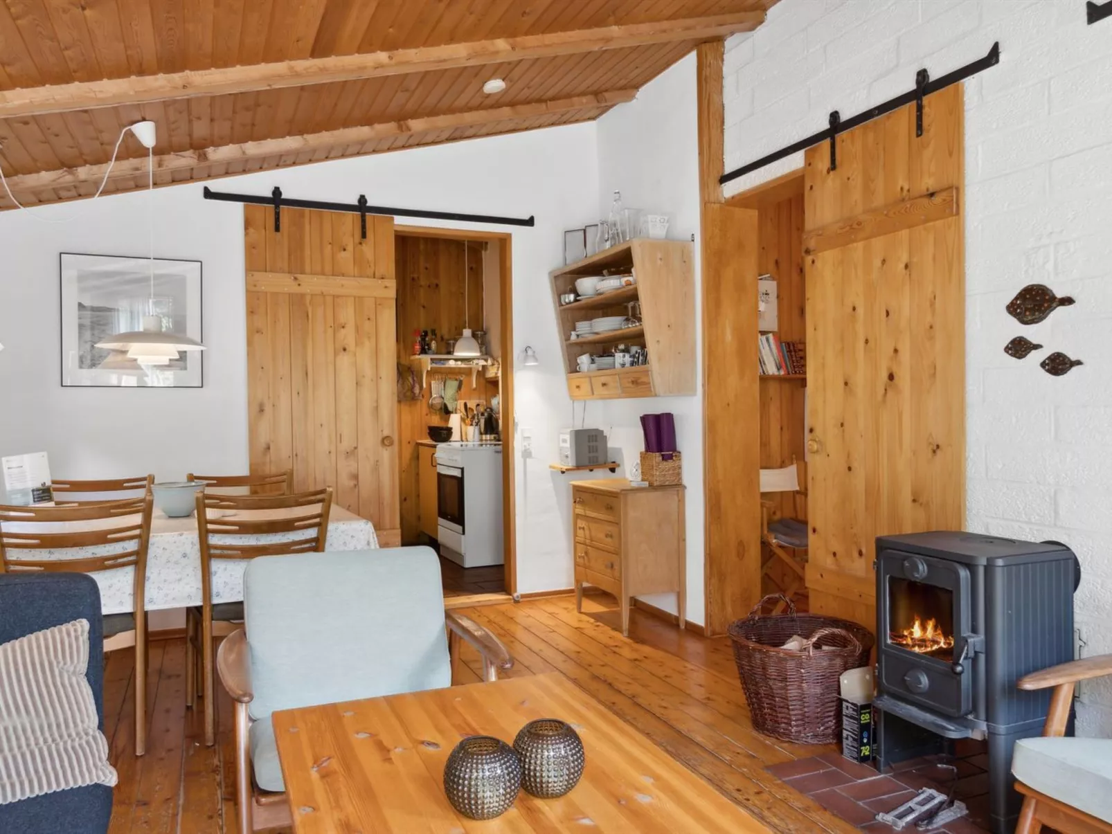 "Matta" - 800m from the sea-Drinnen