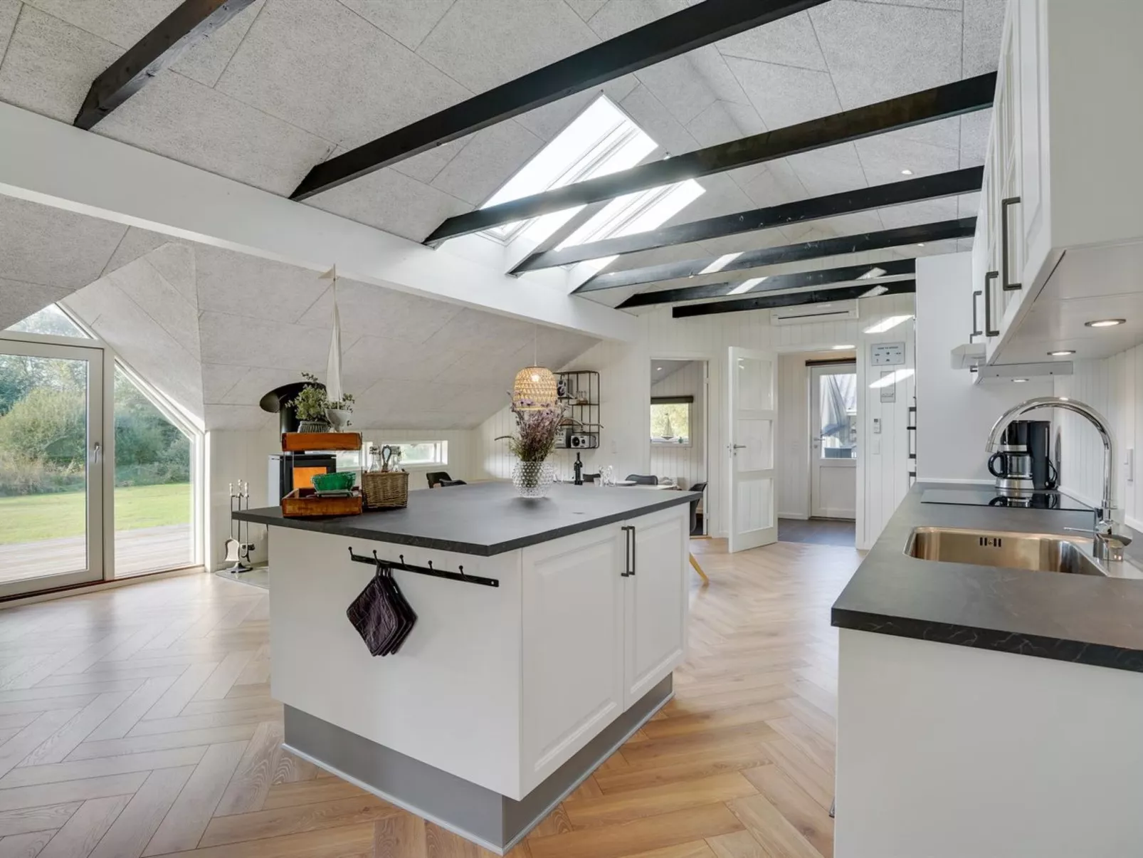 "Ellenora" - 1km from the sea-Inside