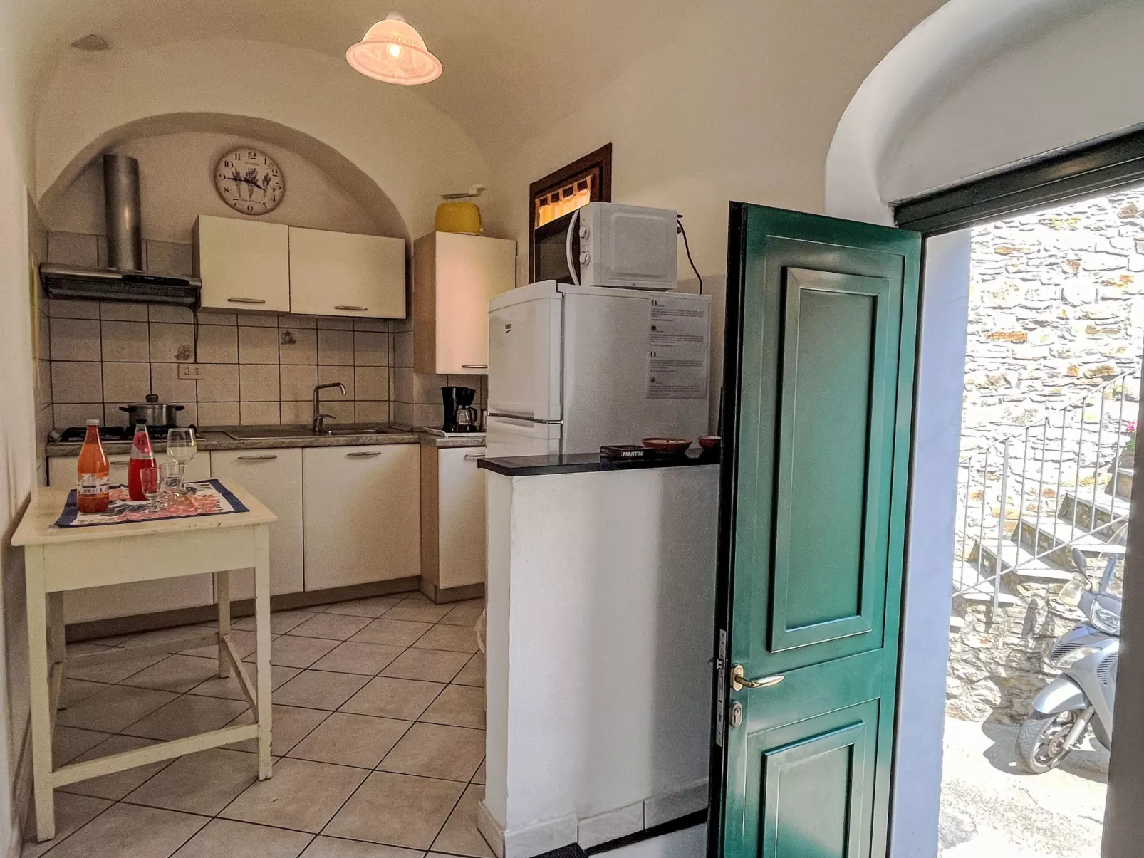 Elisa (DOL127)-Dedans