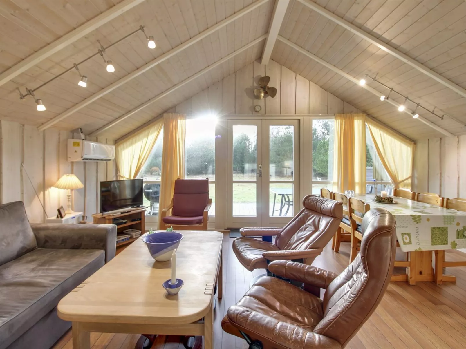 "Eline" - 1.5km from the sea-Inside