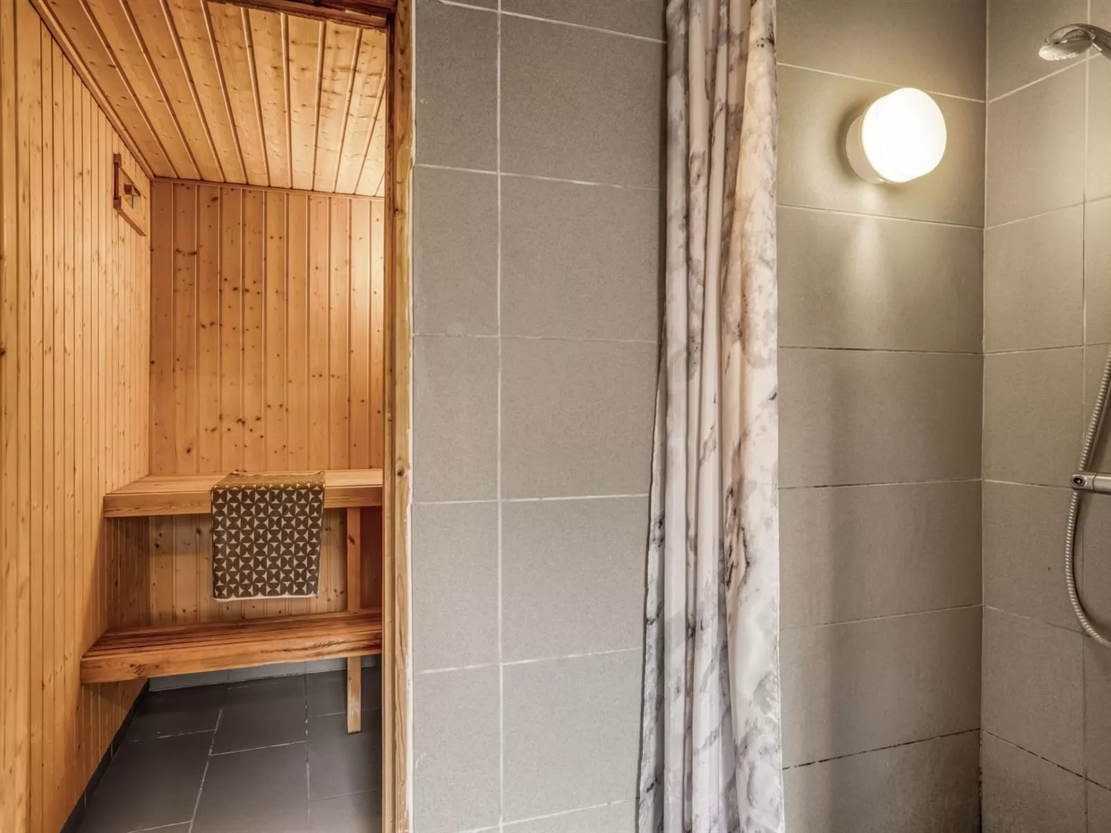 "Helene" - 1.5km from the sea-Drinnen