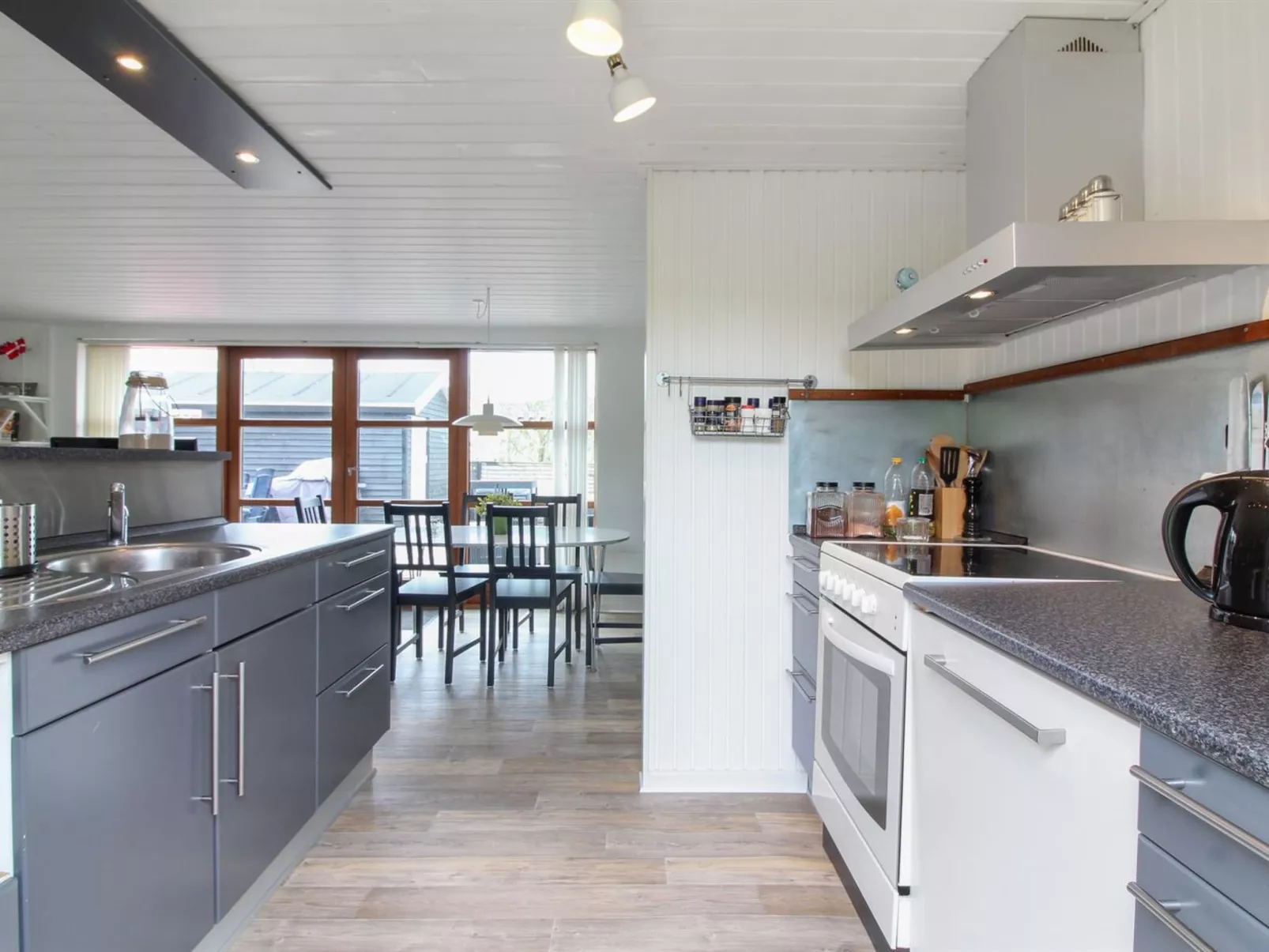 "Grubbe" - 600m from the sea-Dedans