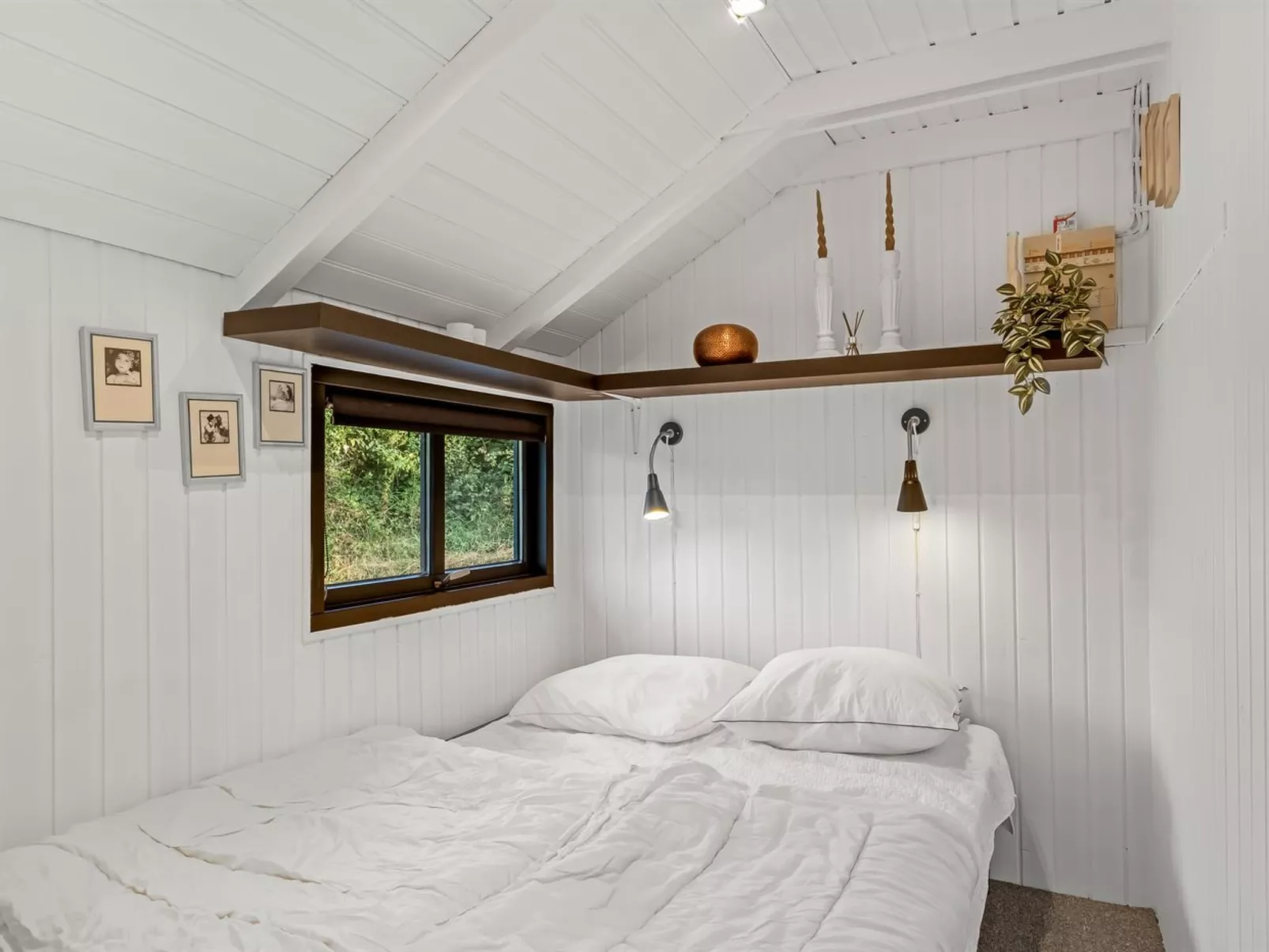 "Aksinja" - 250m to the fjord-Inside