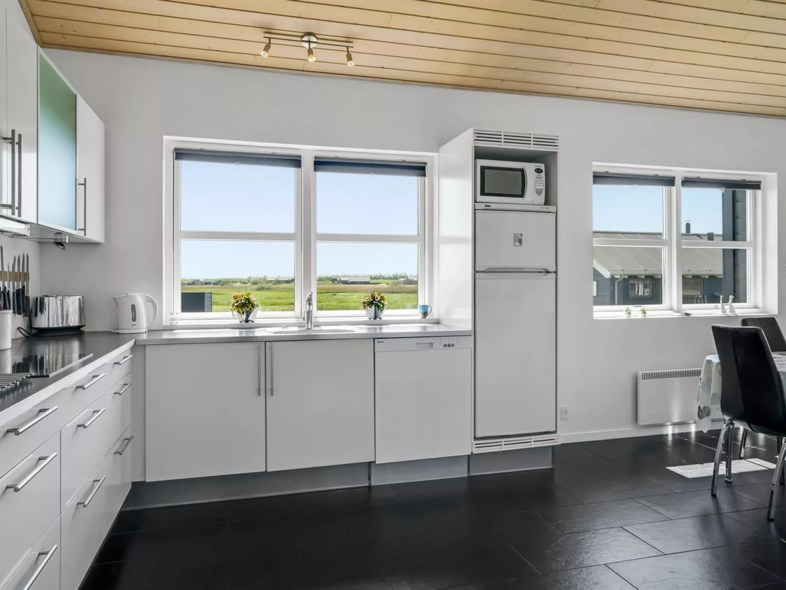 "Sinica" - 1.4km from the sea-Drinnen