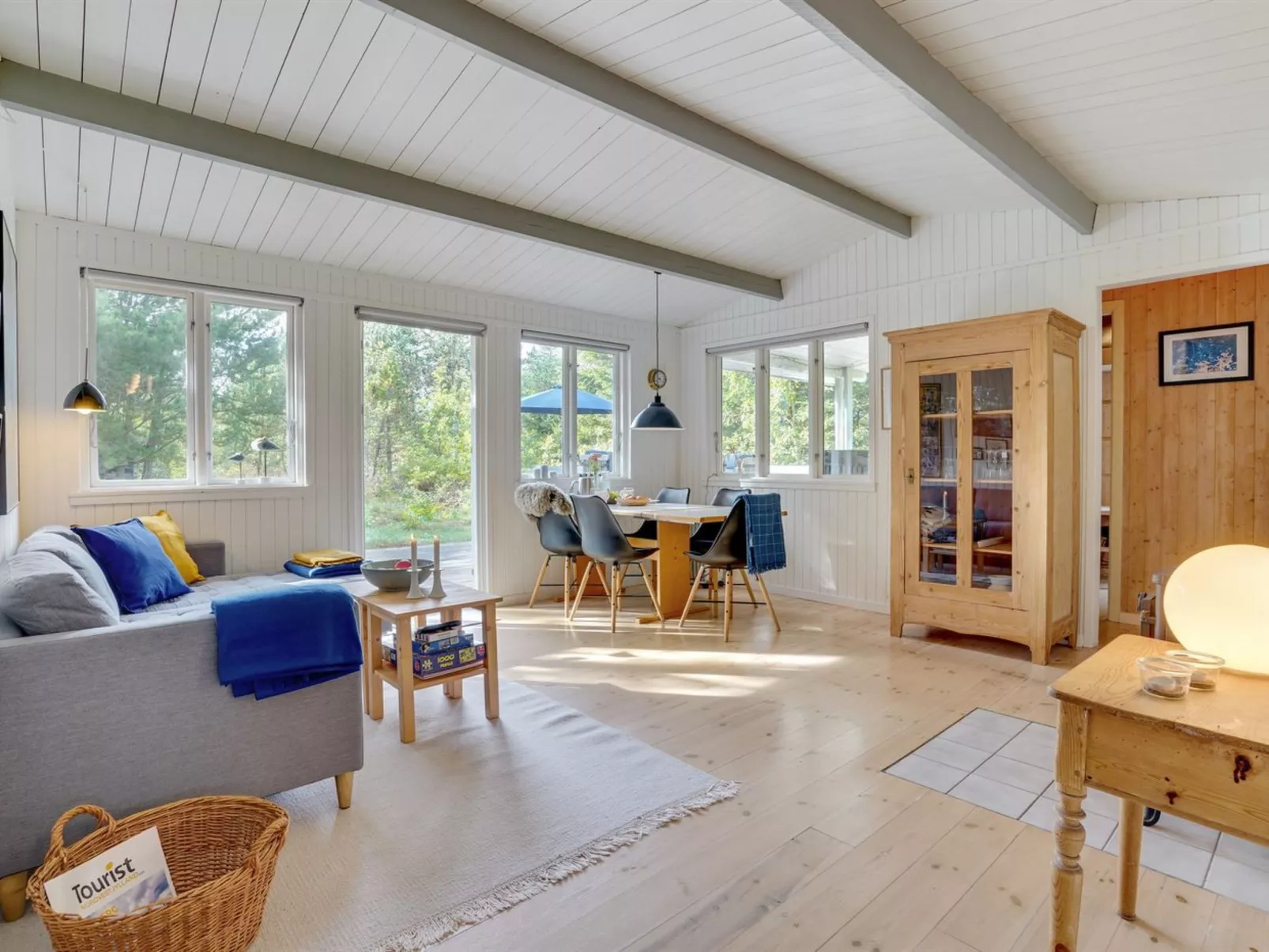 "Pilvi" -  from the sea-Drinnen