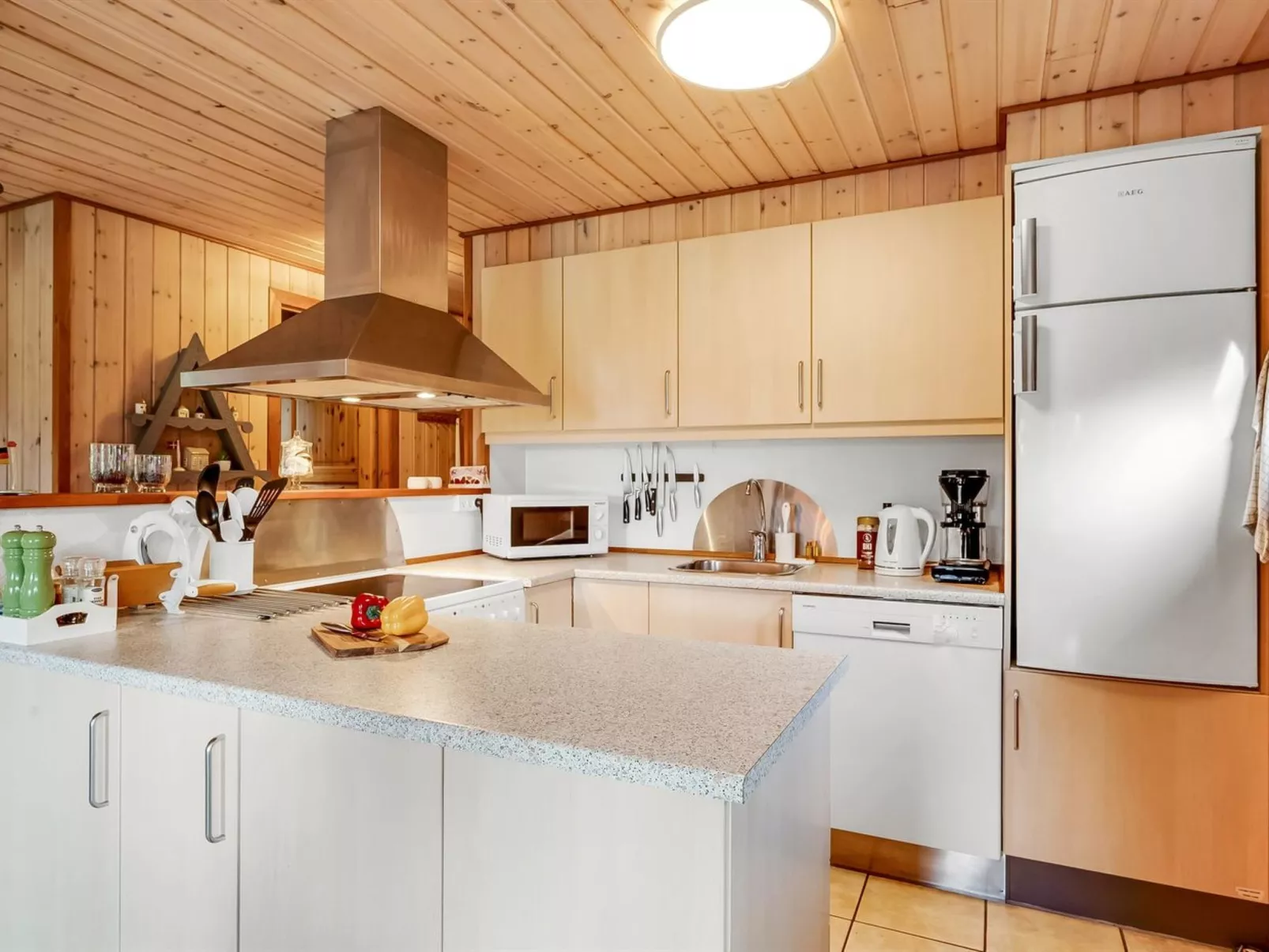 "Engeline" - 300m to the fjord-Drinnen